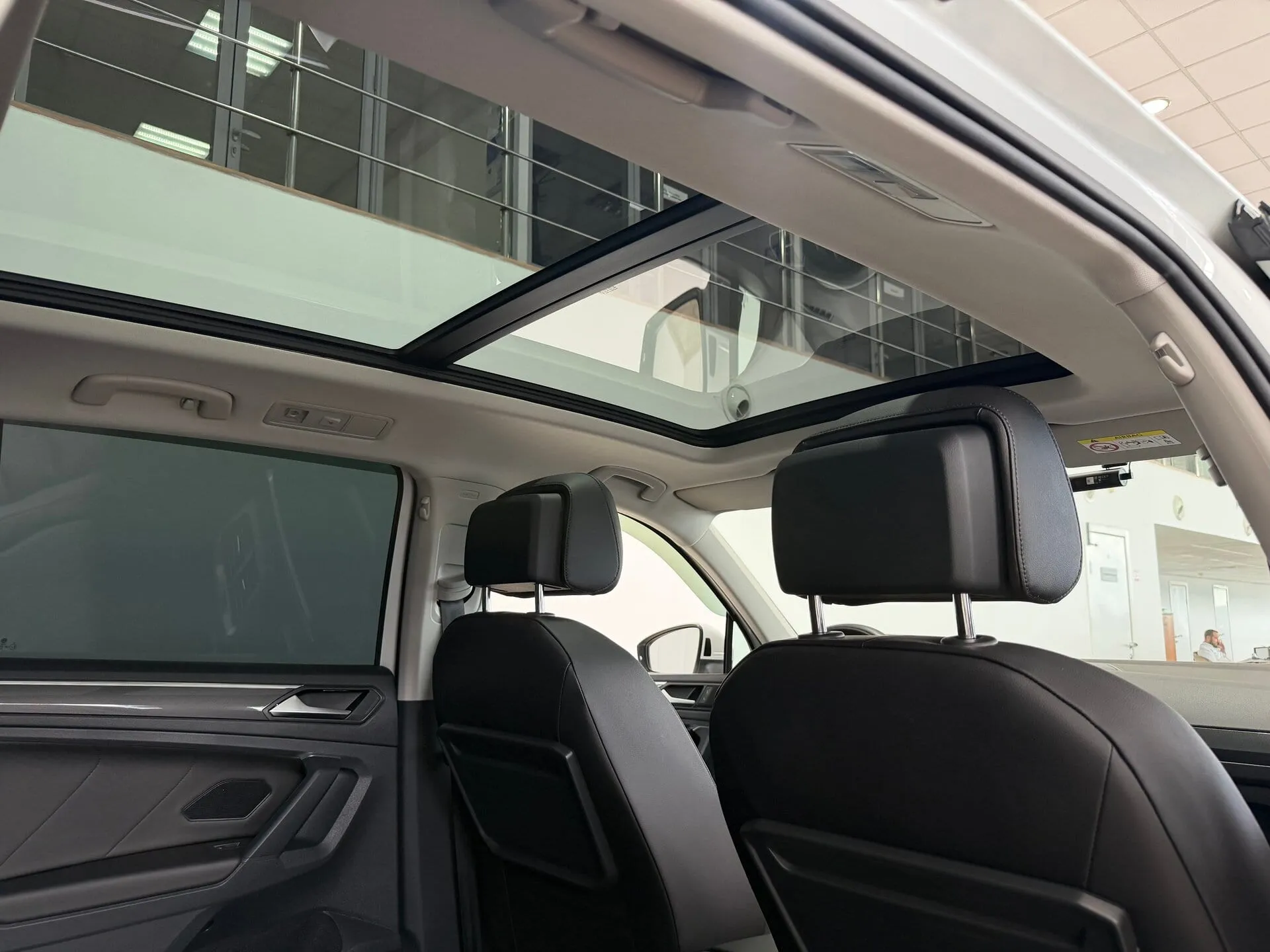 Volkswagen Tiguan — фото 16 из 37