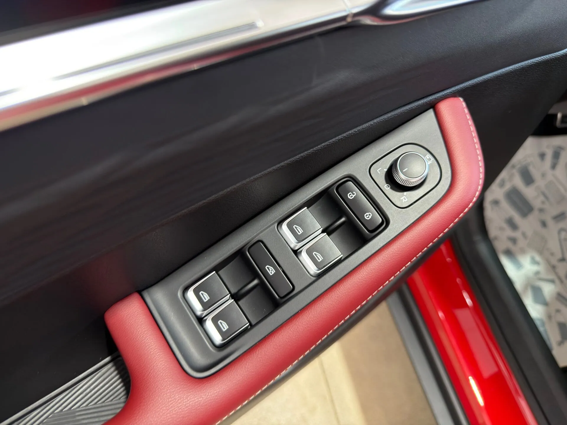 Geely Coolray — фото 34 из 43
