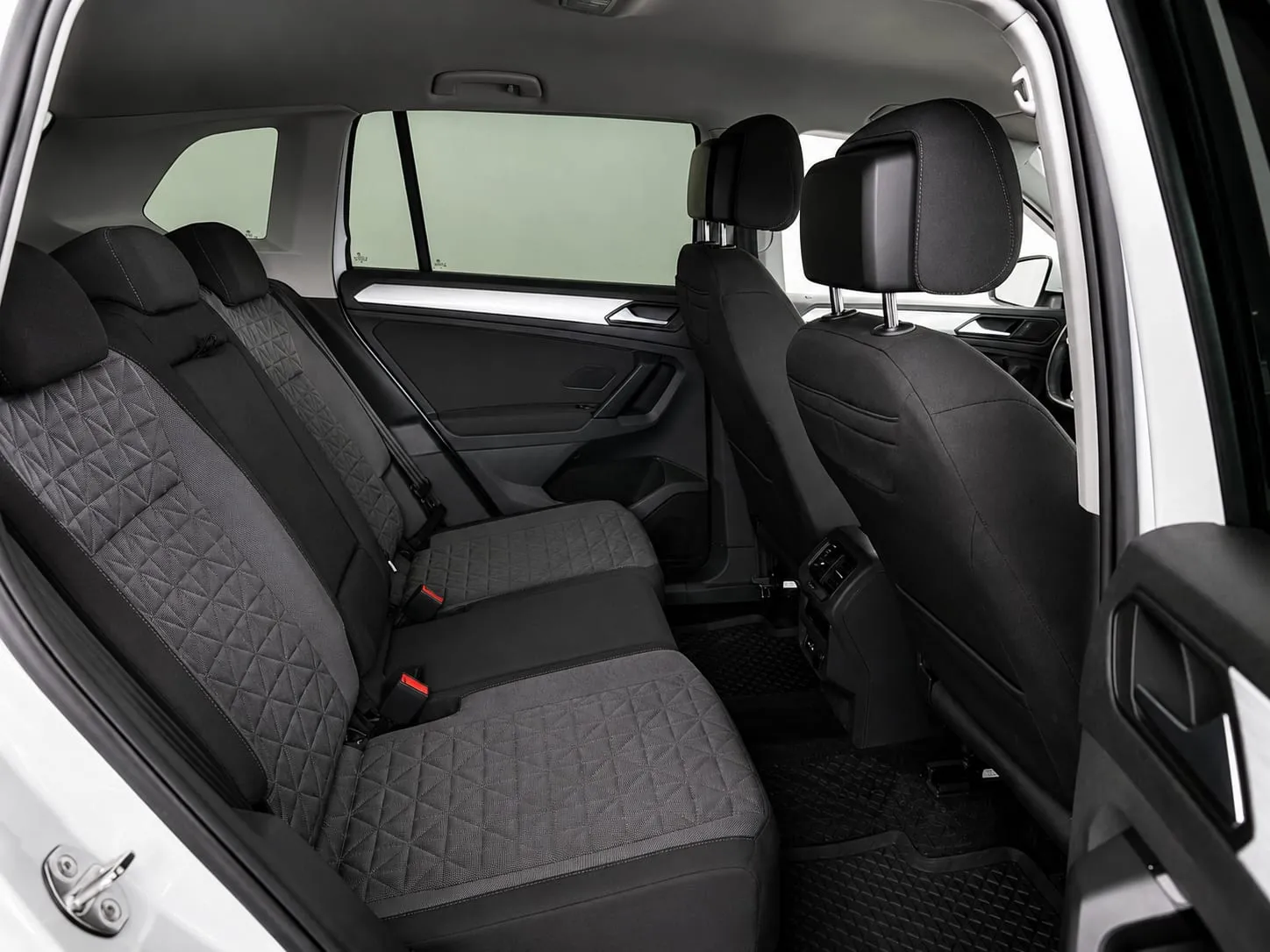 Volkswagen Tiguan — фото 15 из 36