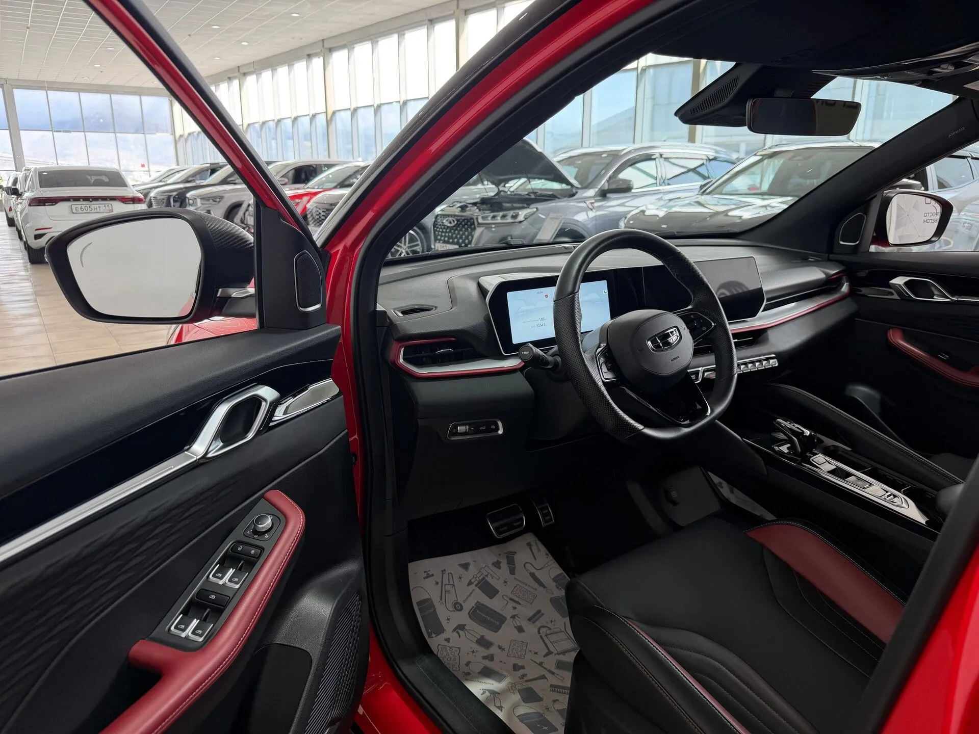 Geely Coolray — фото 8 из 40