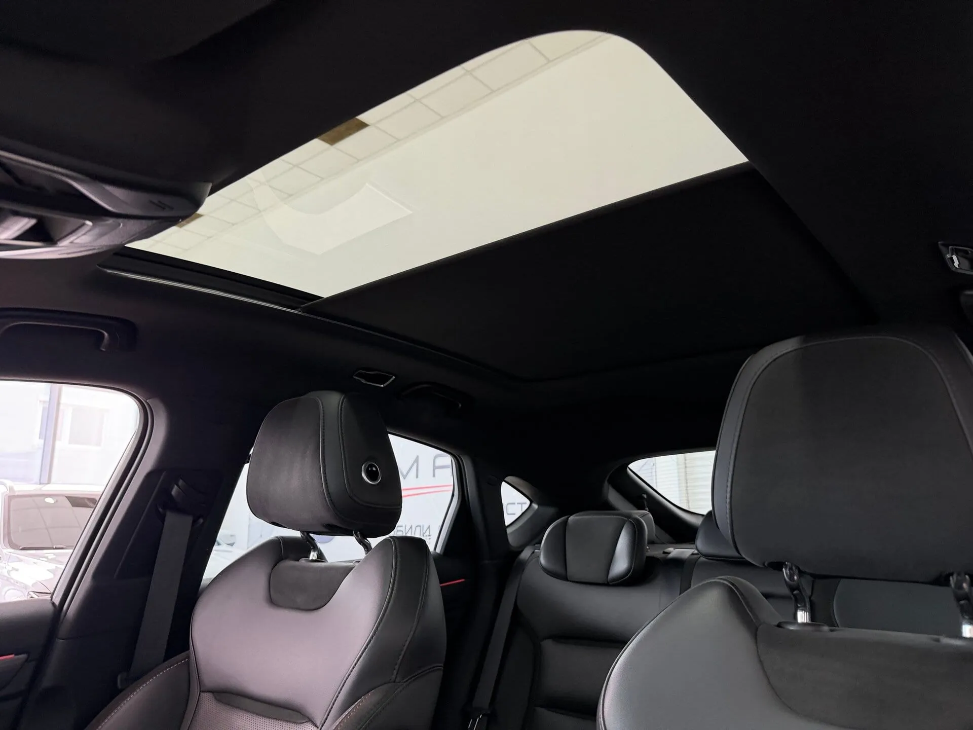 Geely Tugella — фото 15 из 41