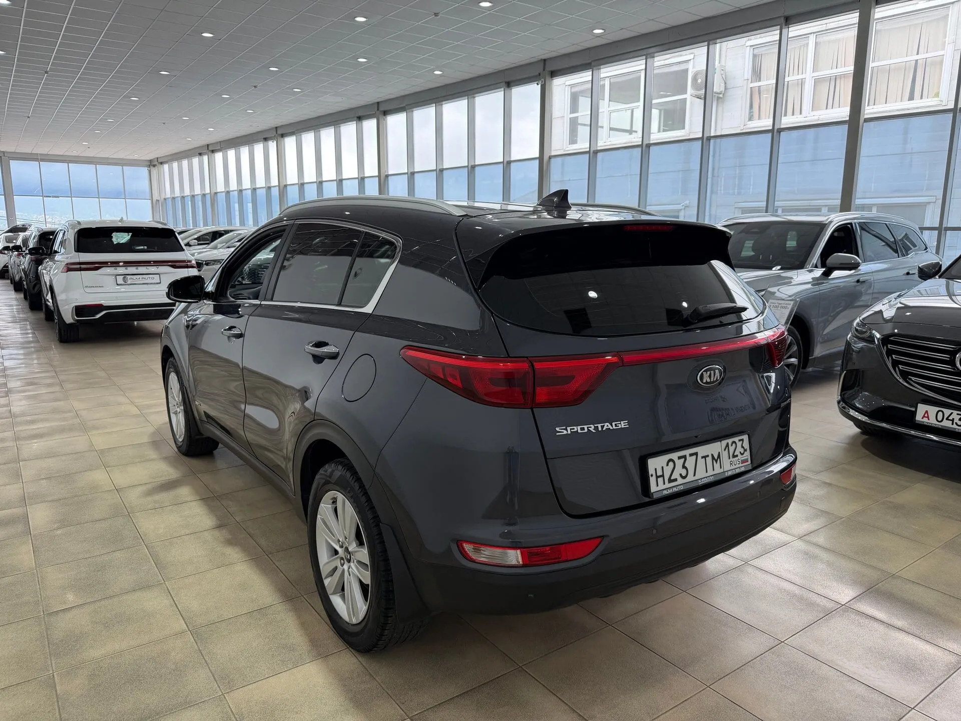 Kia Sportage — фото 6 из 36