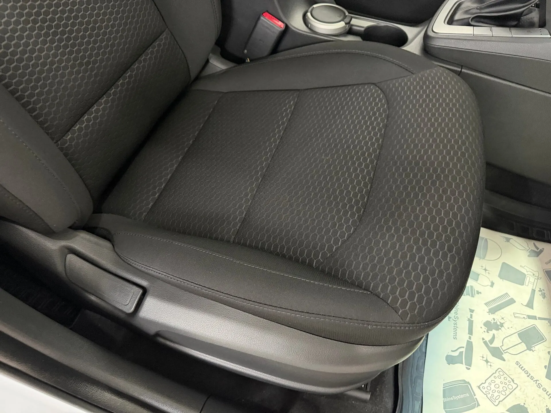 Hyundai Elantra — фото 24 из 34