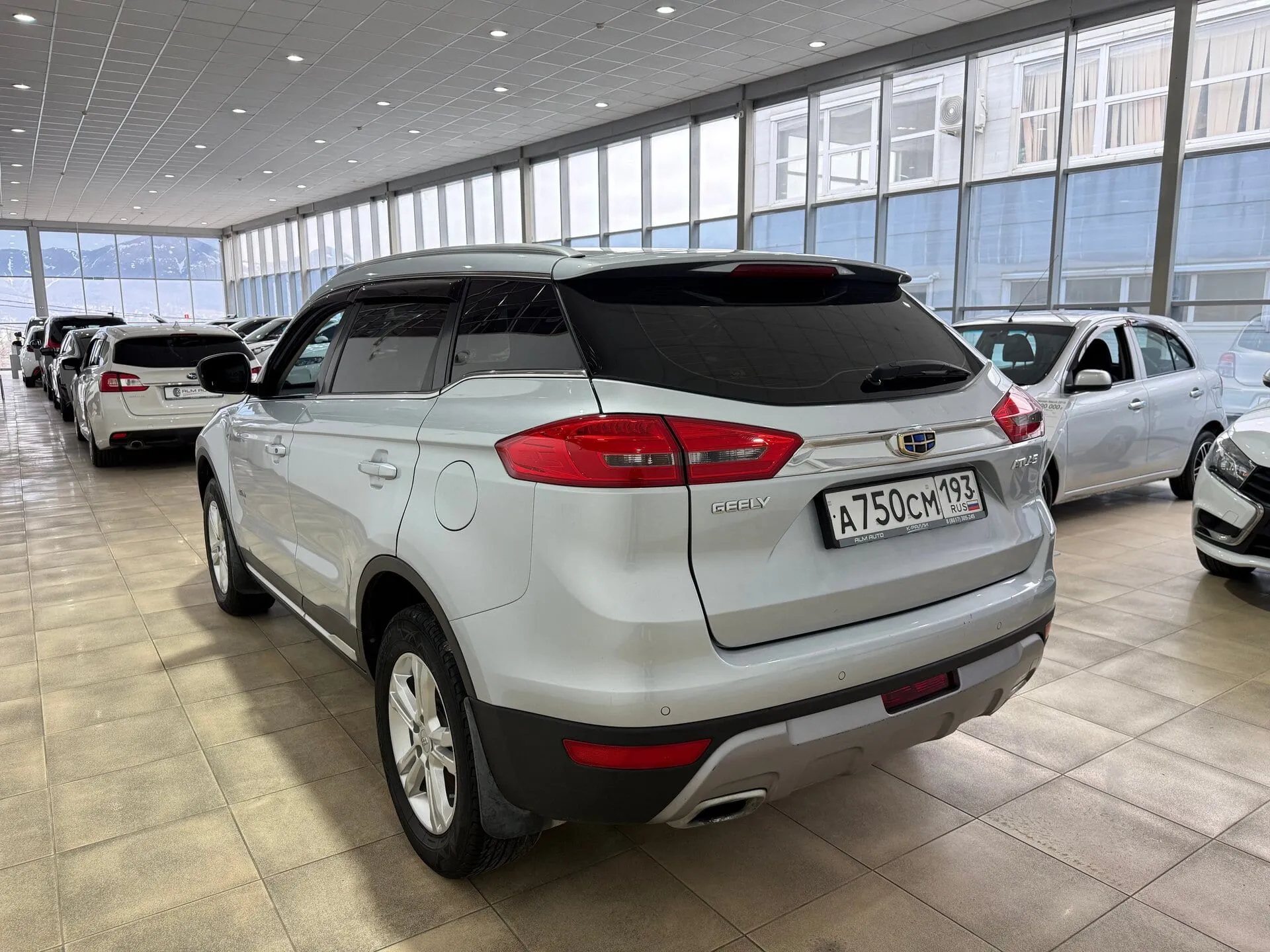 Geely Atlas — фото 6 из 33