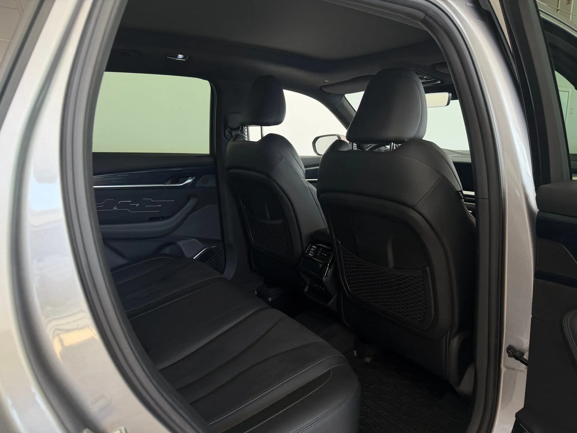 Geely Monjaro — фото 30 из 41