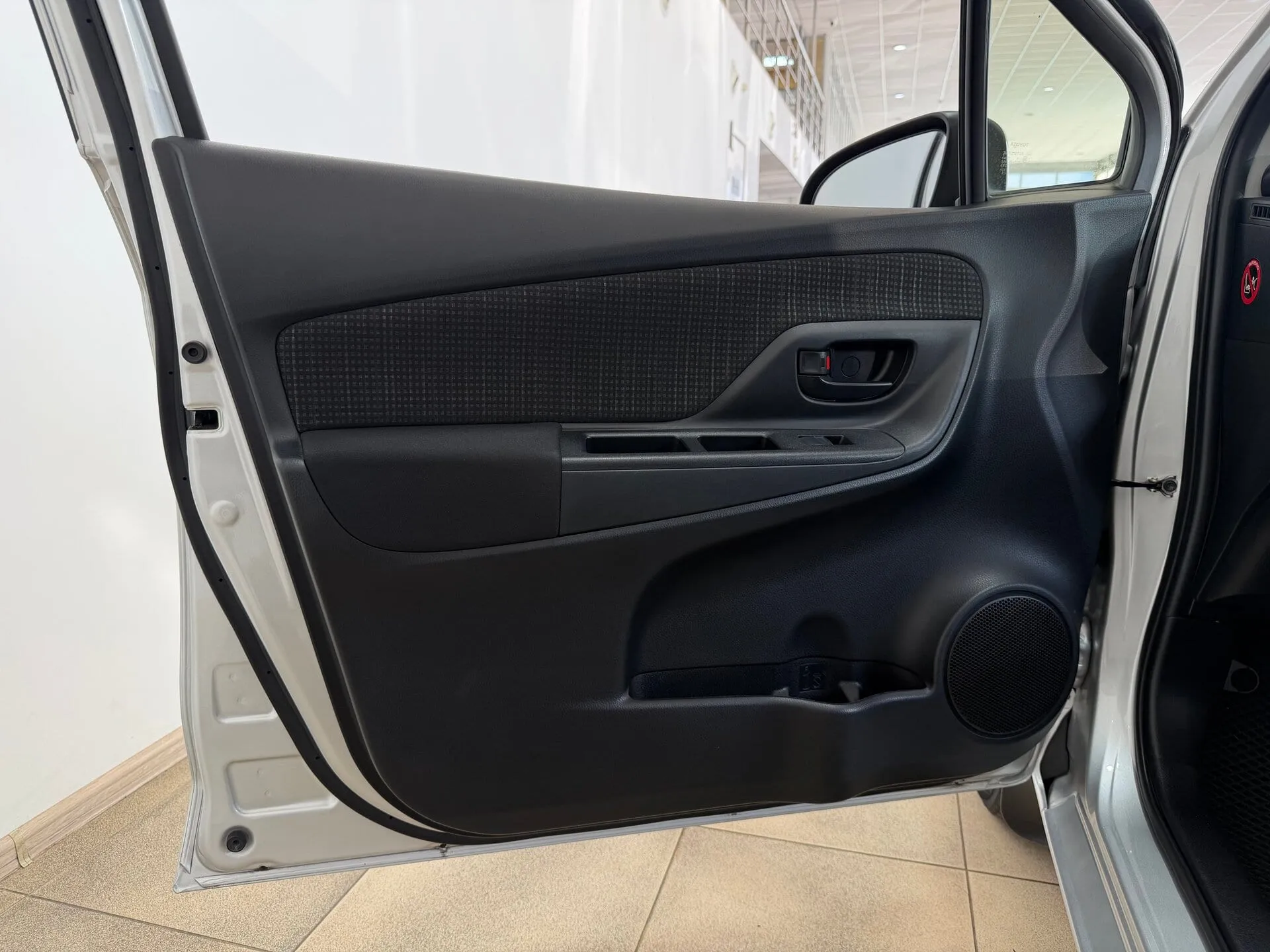 Toyota Vitz — фото 30 из 33