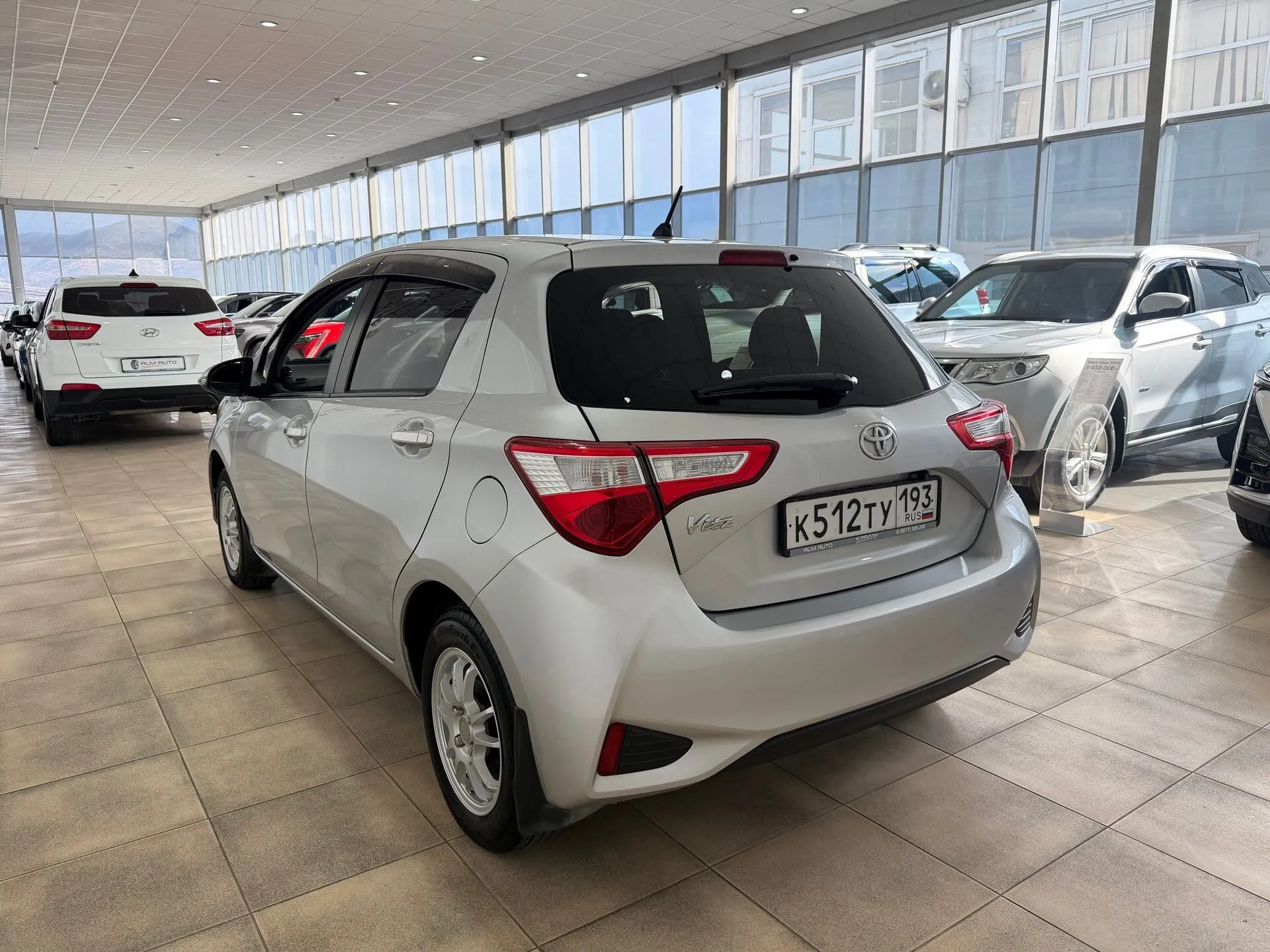 Toyota Vitz — фото 6 из 33