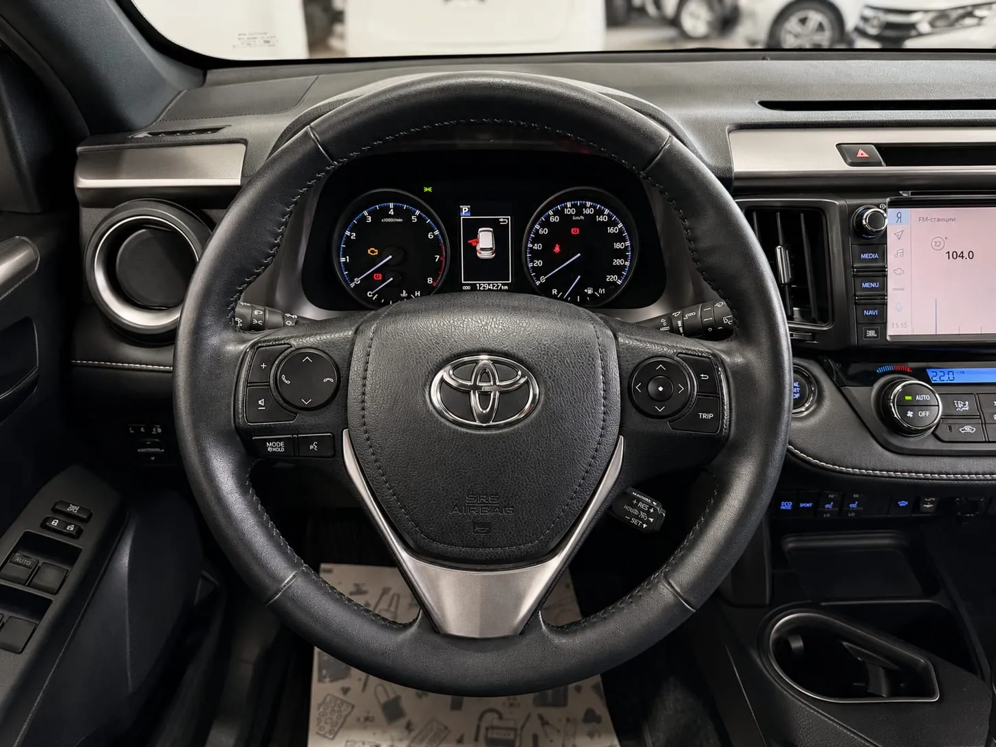 Toyota RAV4 — фото 11 из 39