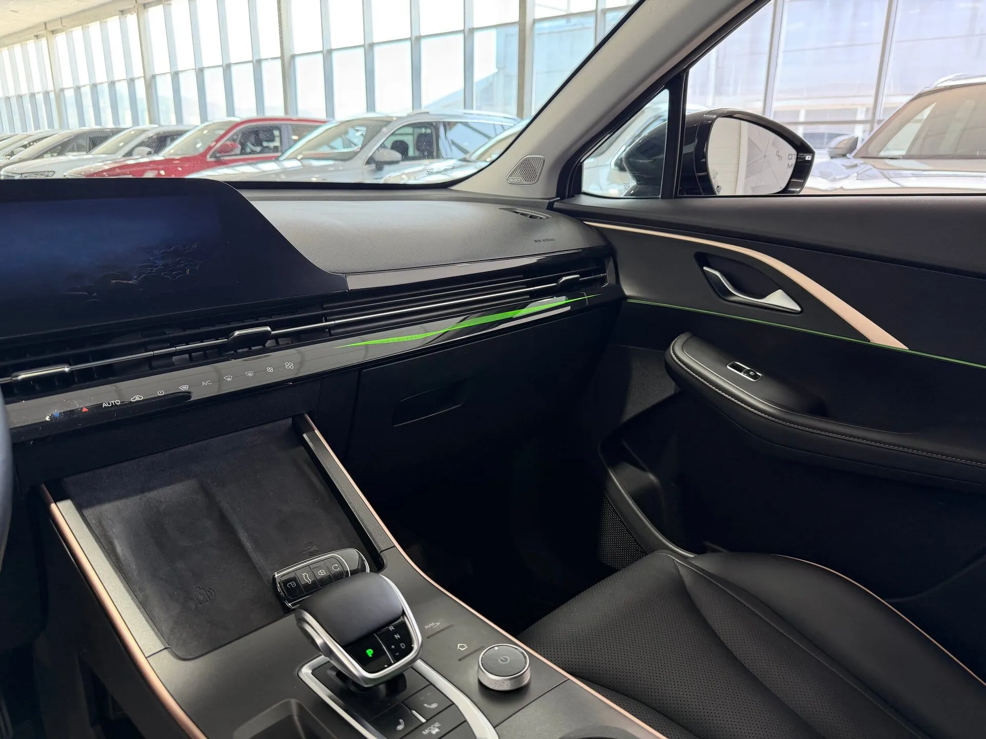 Omoda C5 — фото 12 из 40