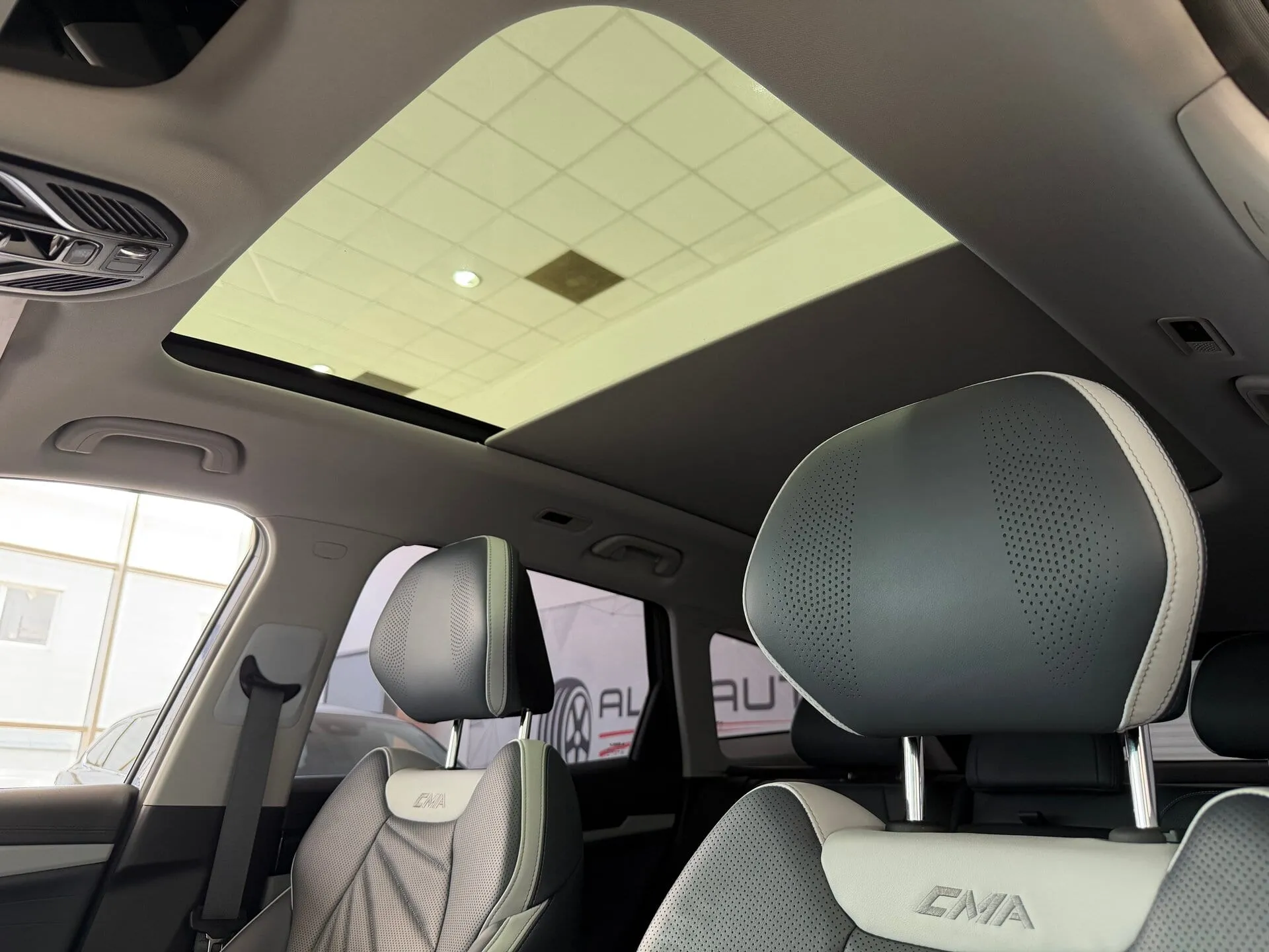 Geely Atlas — фото 16 из 44