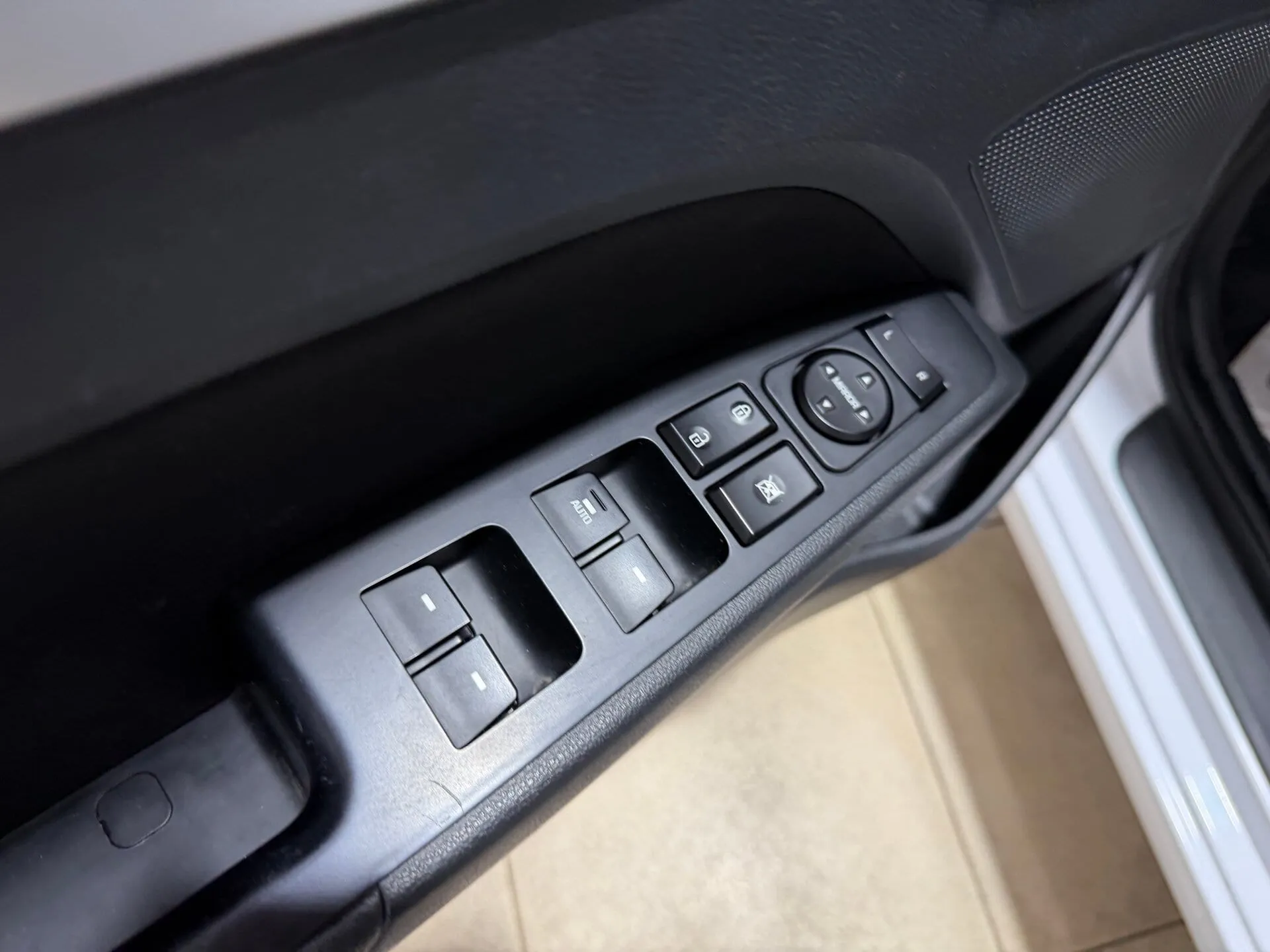 Hyundai Elantra — фото 27 из 34