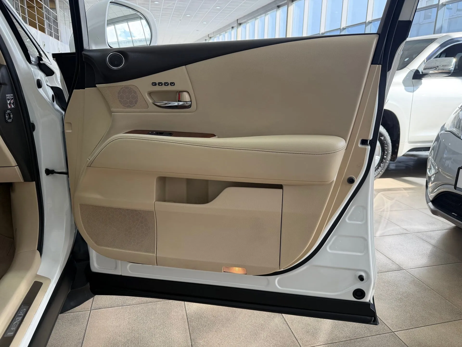Lexus RX — фото 28 из 37