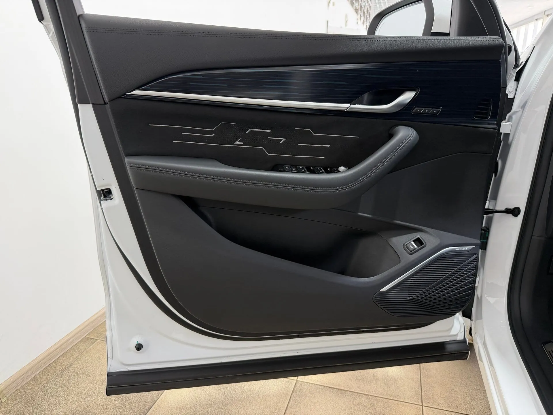 Geely Monjaro — фото 31 из 37