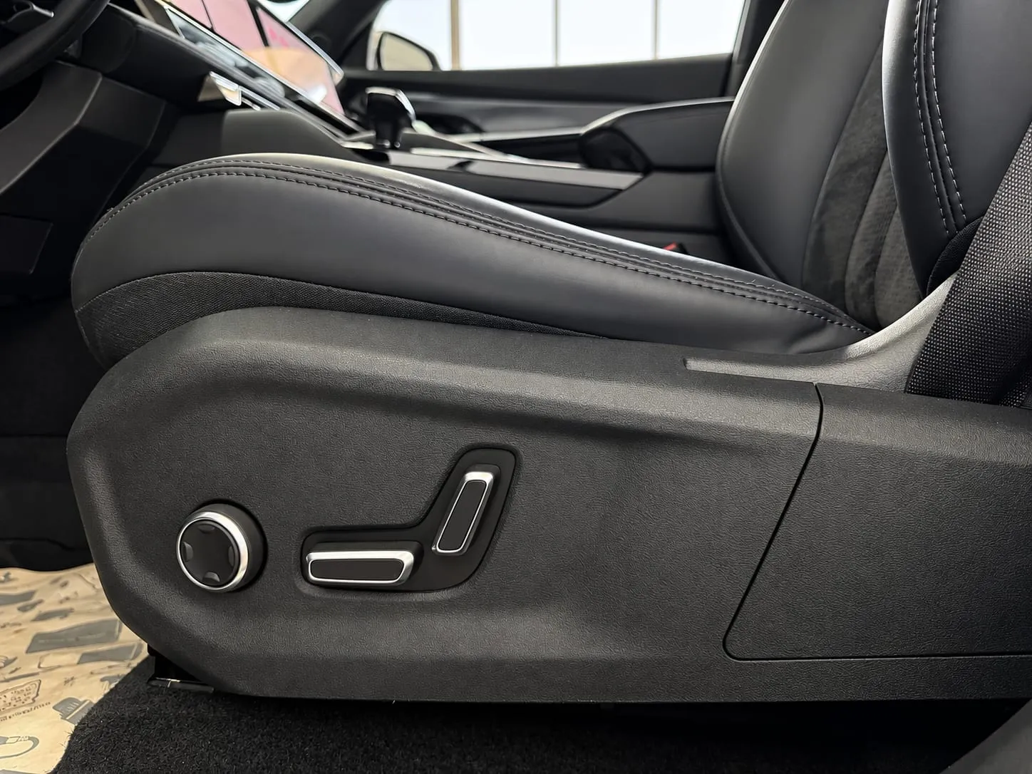 Geely Monjaro — фото 25 из 41