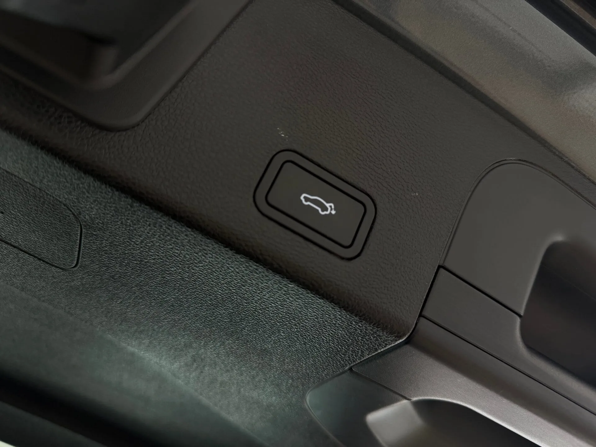 Geely Tugella — фото 21 из 41