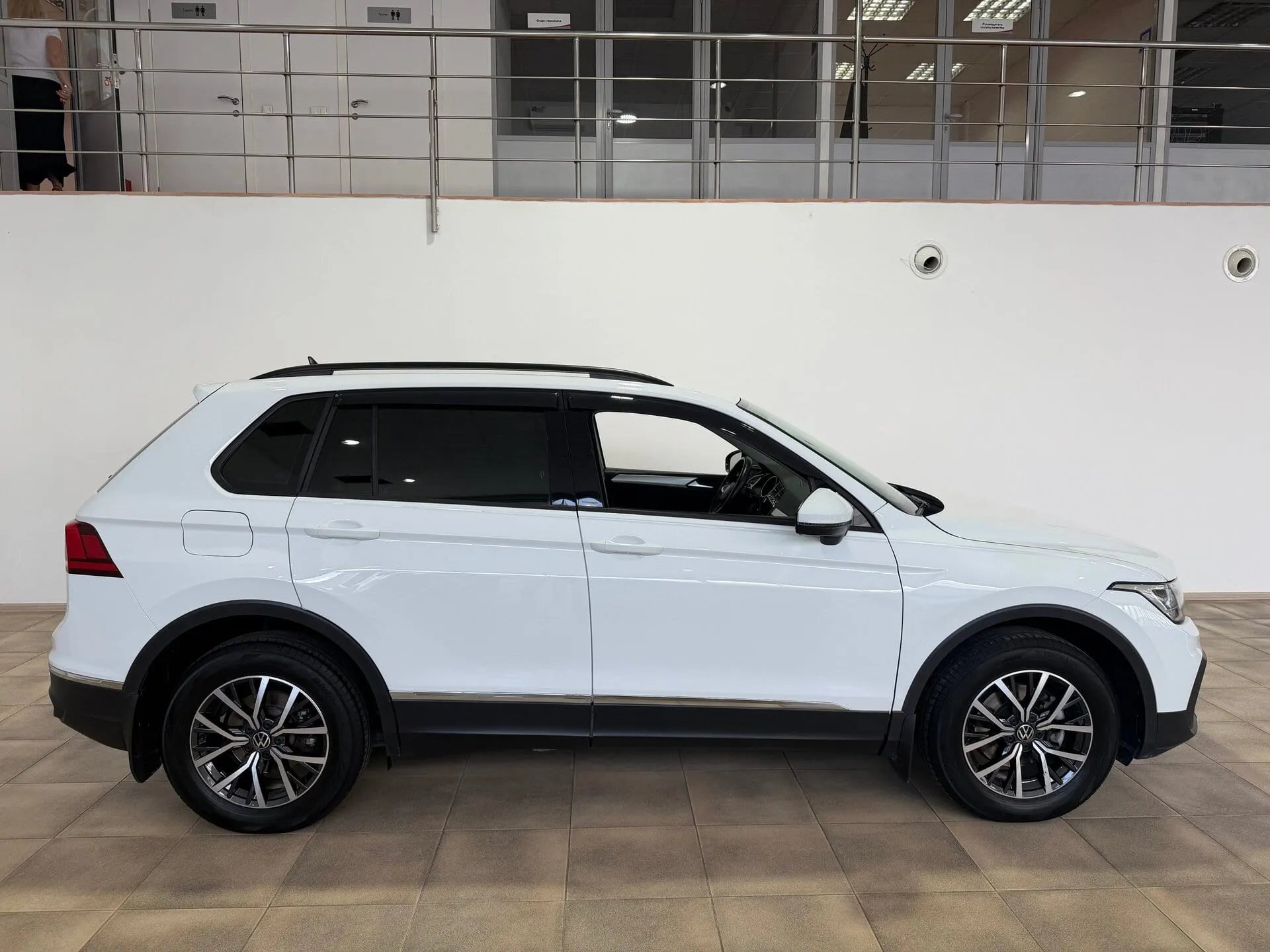 Volkswagen Tiguan — фото 7 из 36