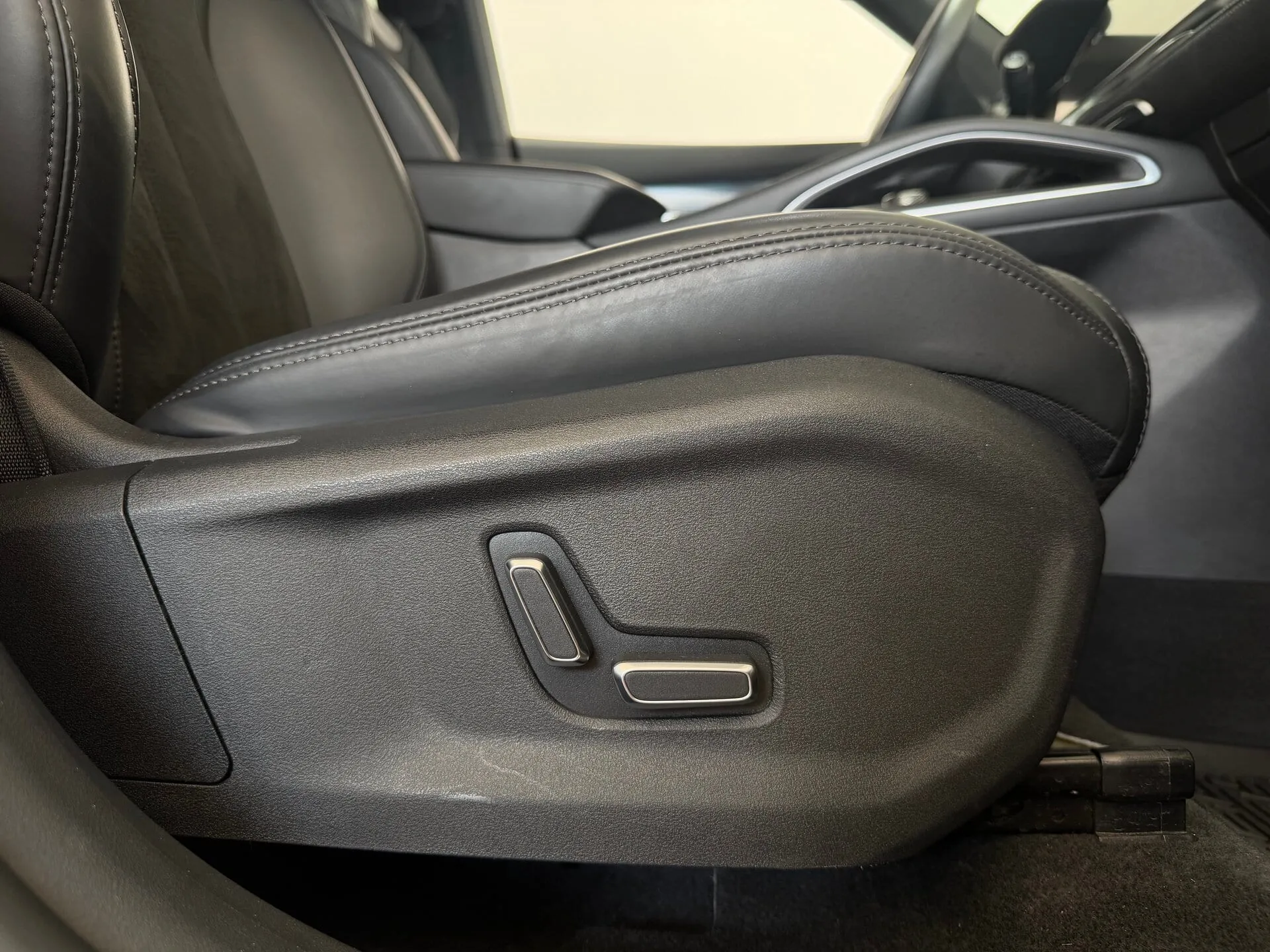 Geely Monjaro — фото 31 из 41