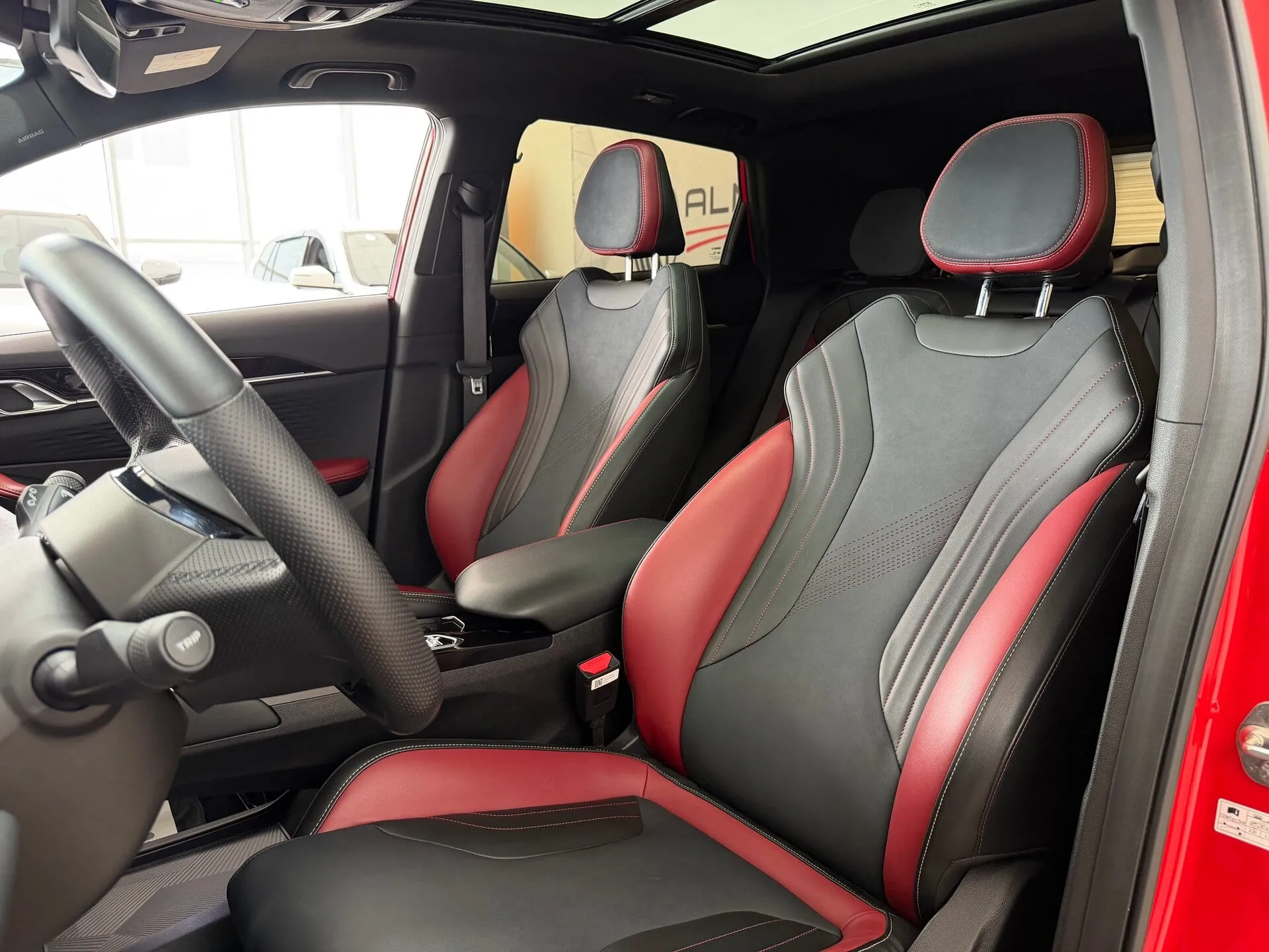 Geely Coolray — фото 38 из 40