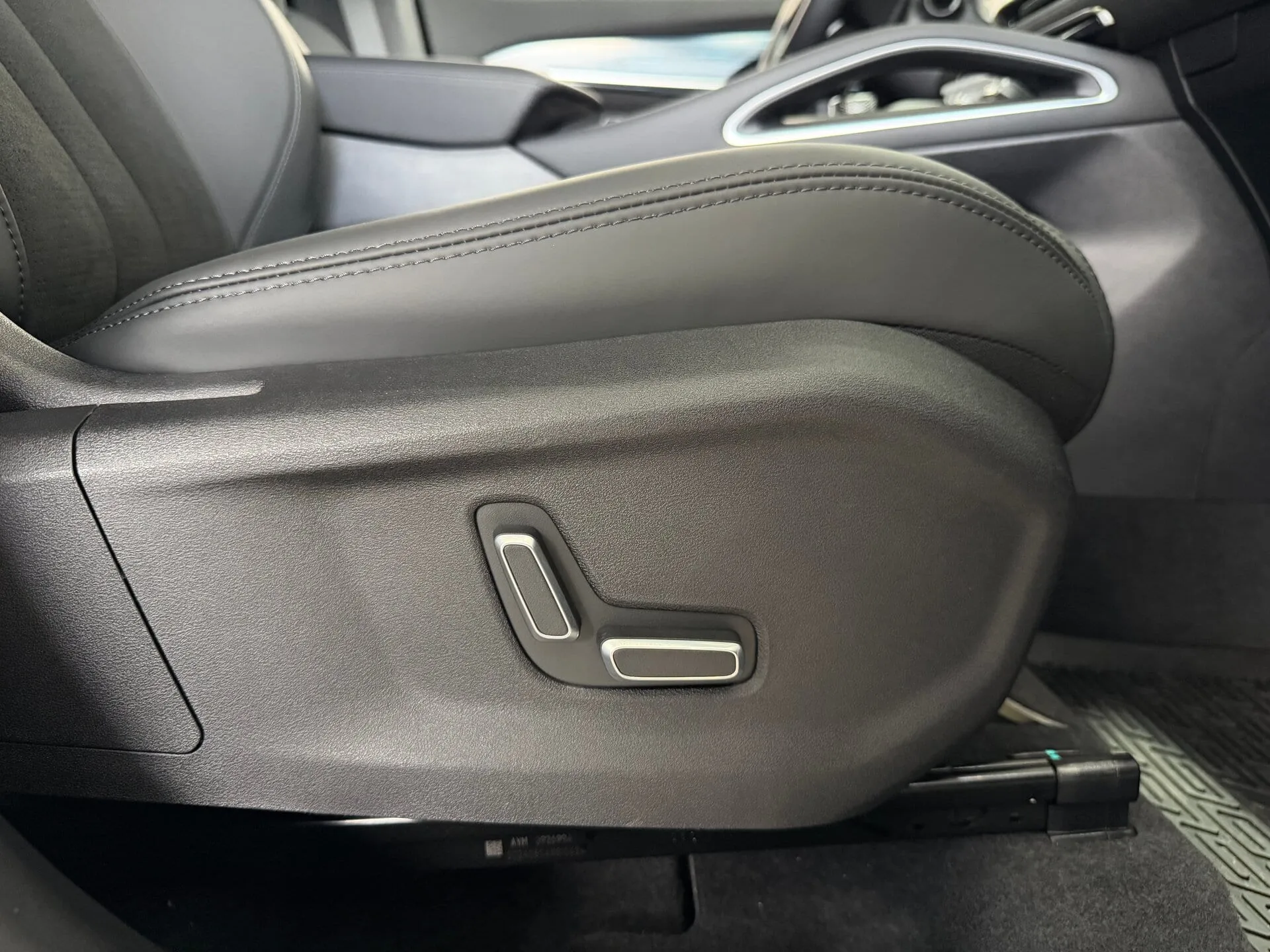 Geely Monjaro — фото 30 из 37
