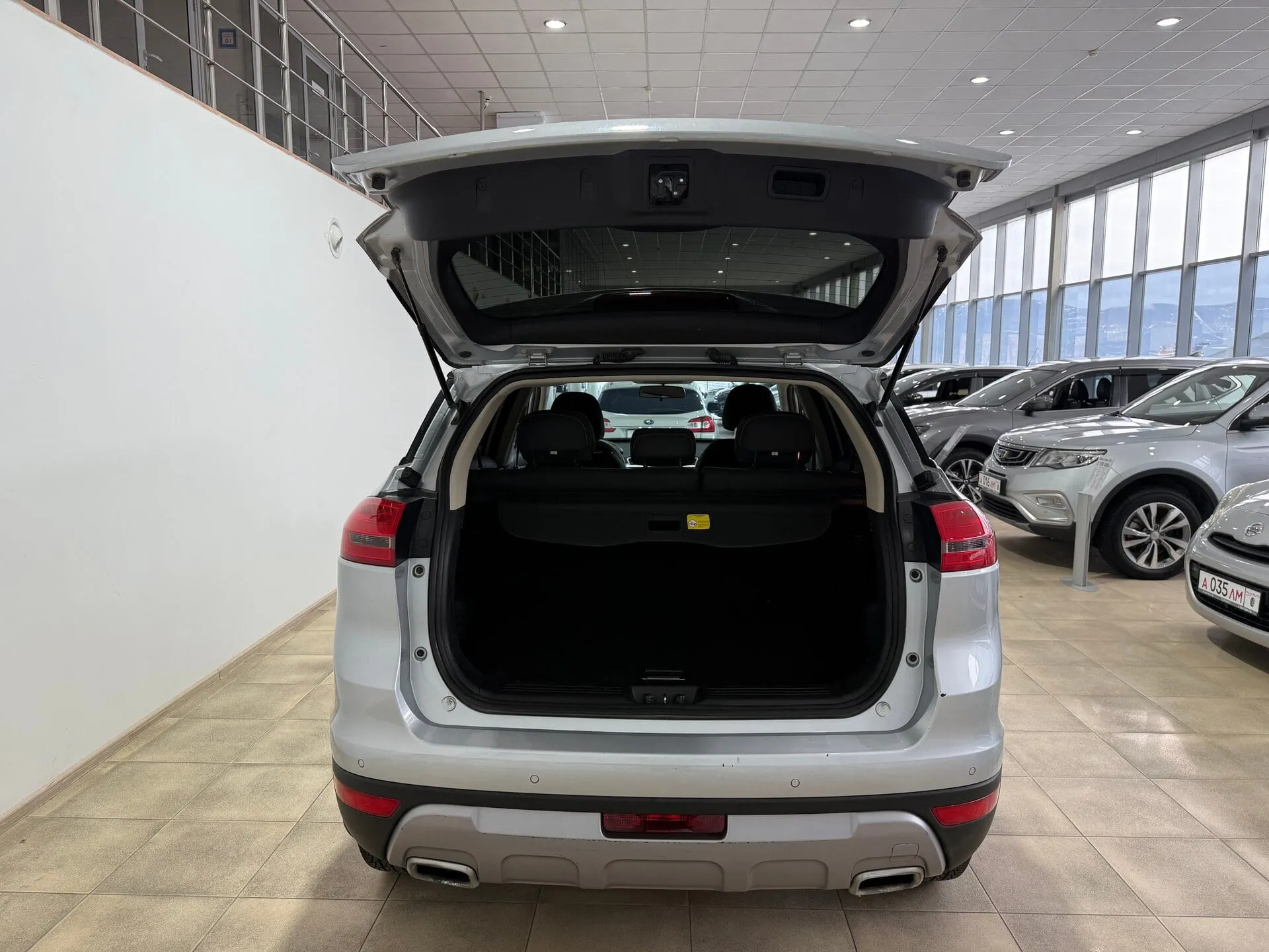 Geely Atlas — фото 23 из 33