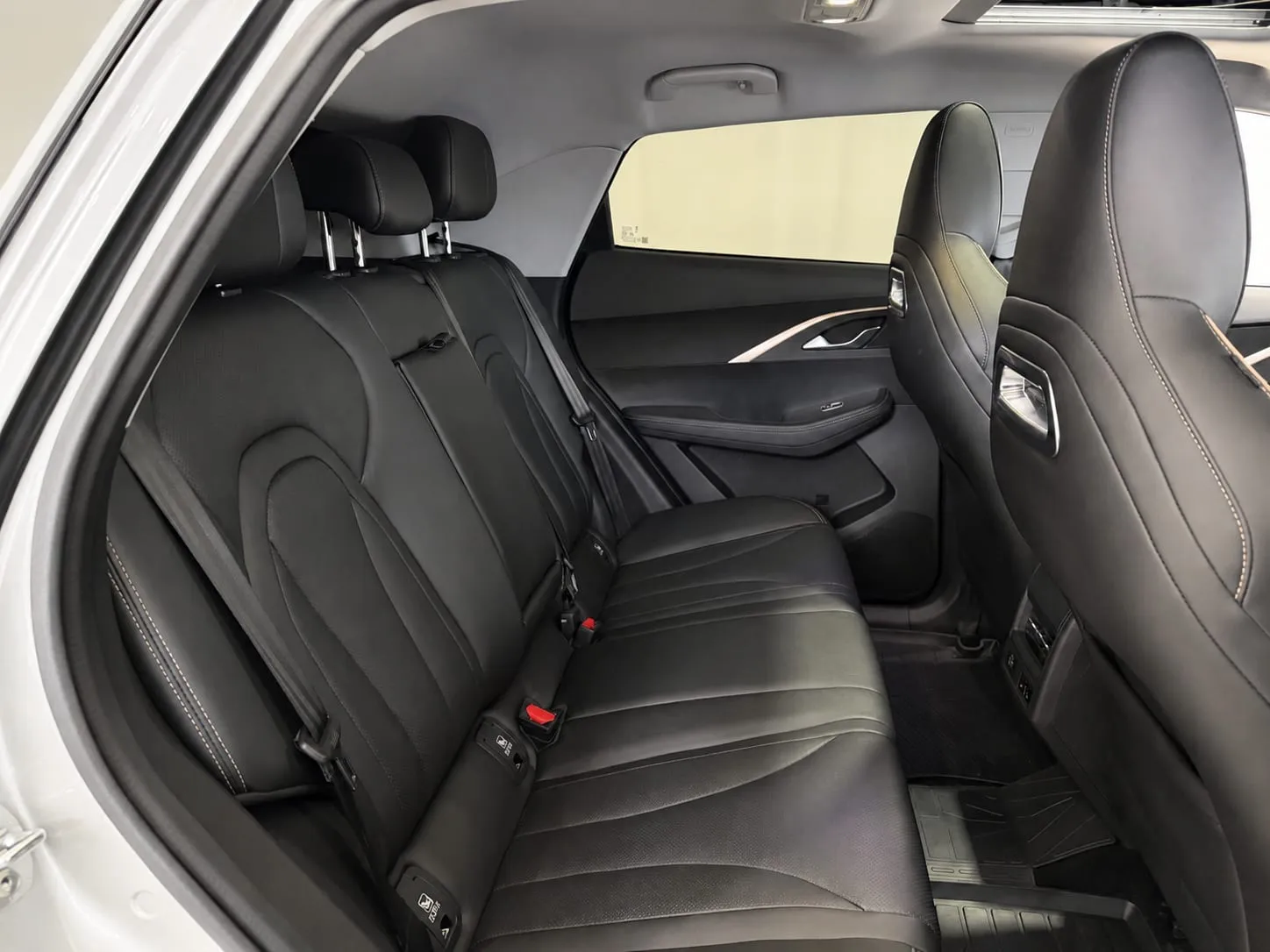 Omoda C5 — фото 14 из 39