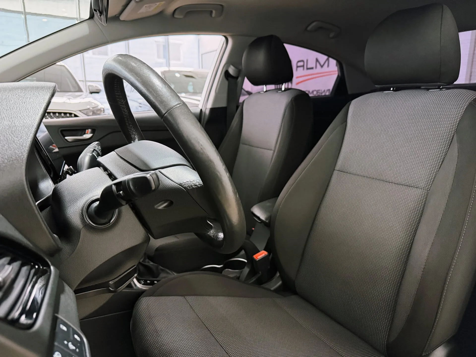 Hyundai Solaris — фото 34 из 37
