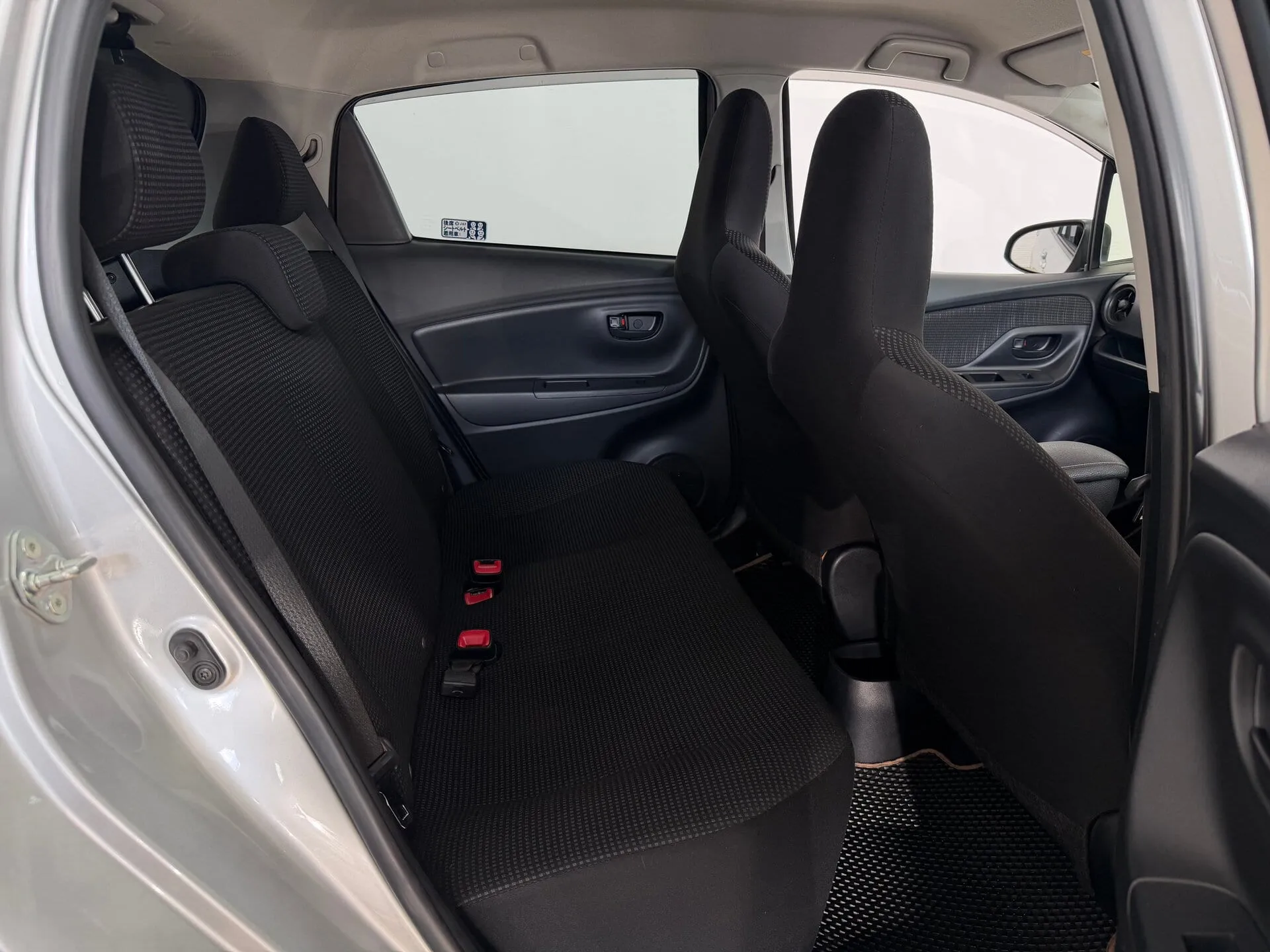 Toyota Vitz — фото 25 из 33