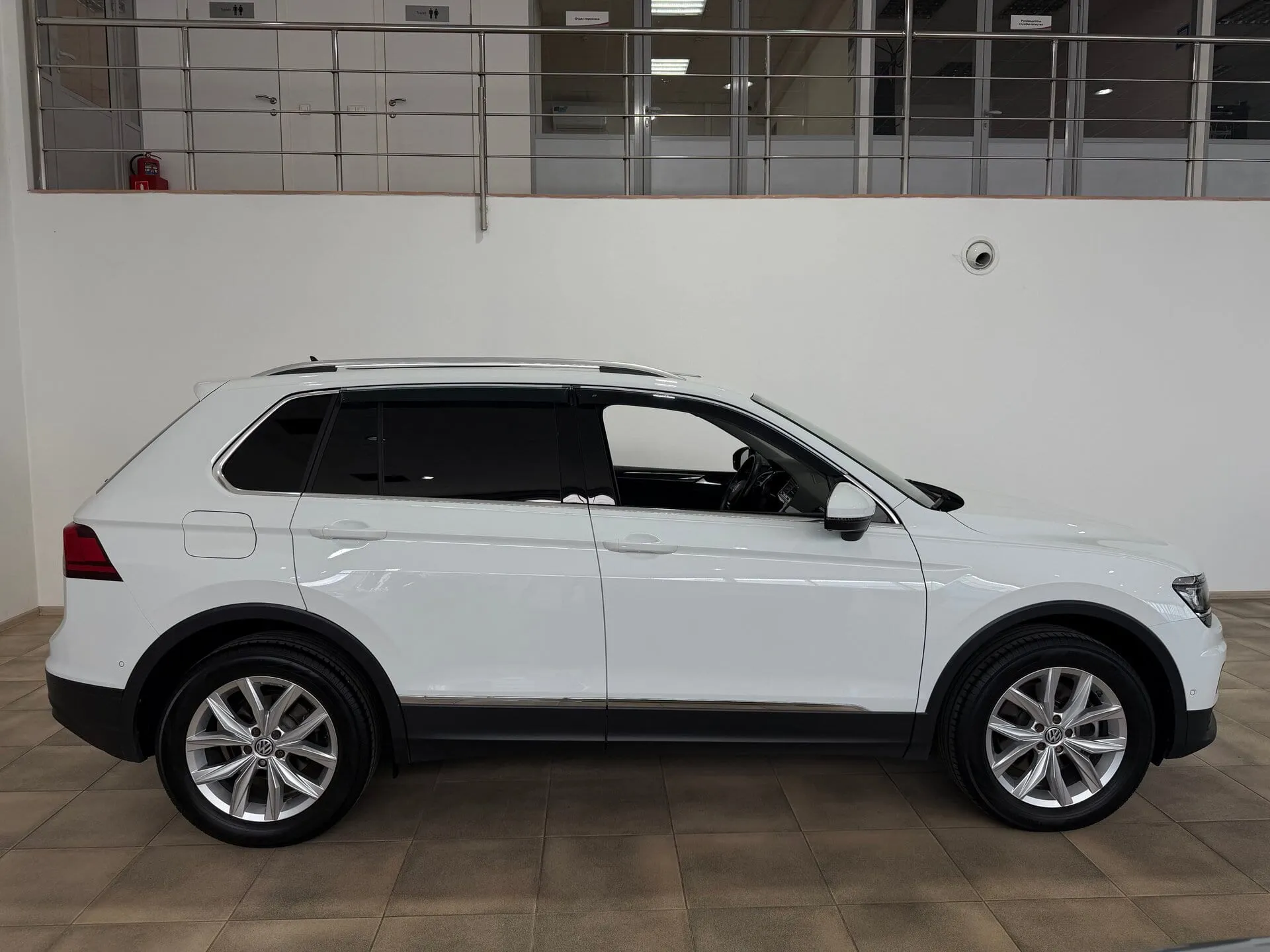 Volkswagen Tiguan — фото 7 из 37