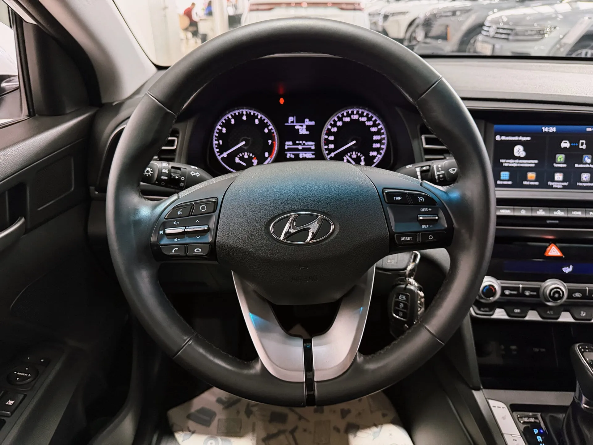 Hyundai Elantra — фото 32 из 34