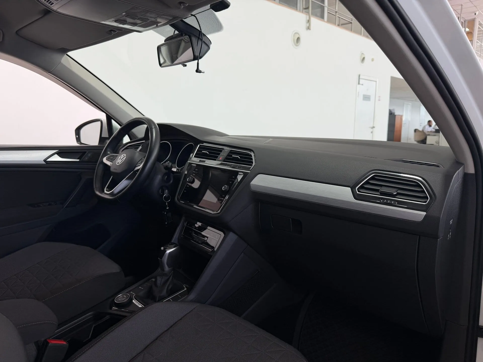 Volkswagen Tiguan — фото 10 из 36
