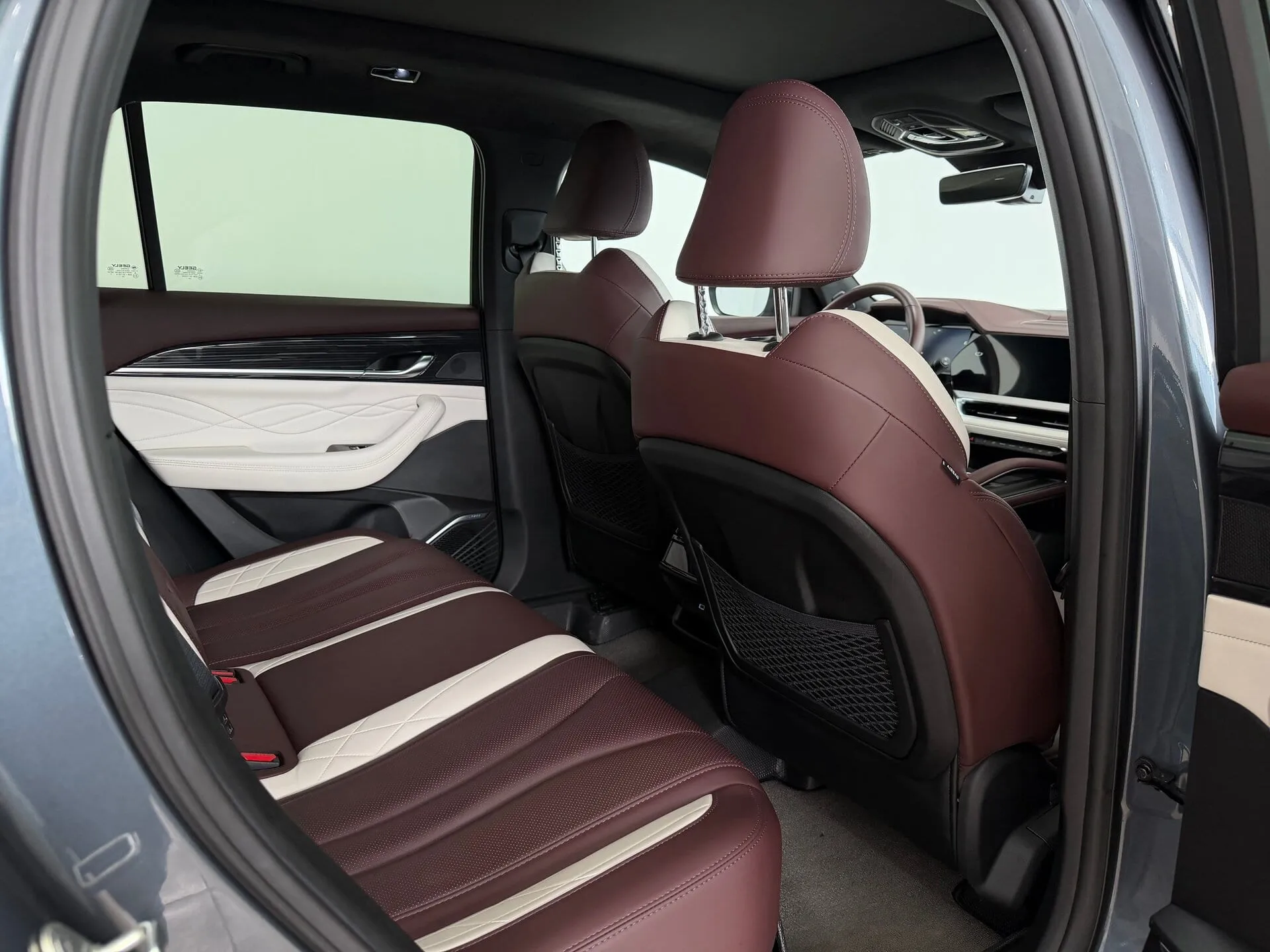 Geely Monjaro — фото 15 из 42