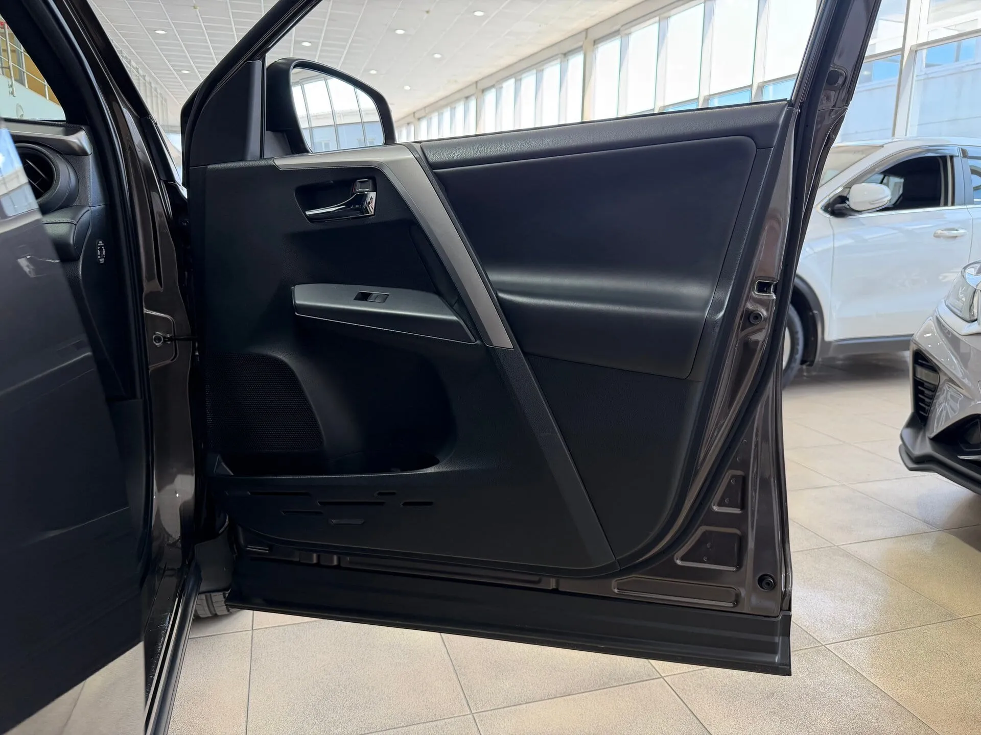 Toyota RAV4 — фото 27 из 39