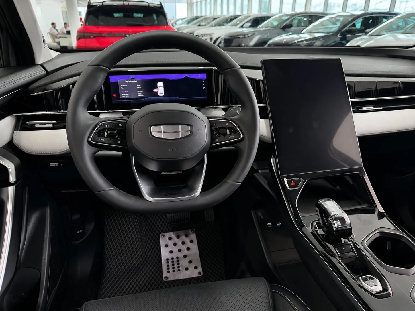 Geely Atlas — фото 42 из 44