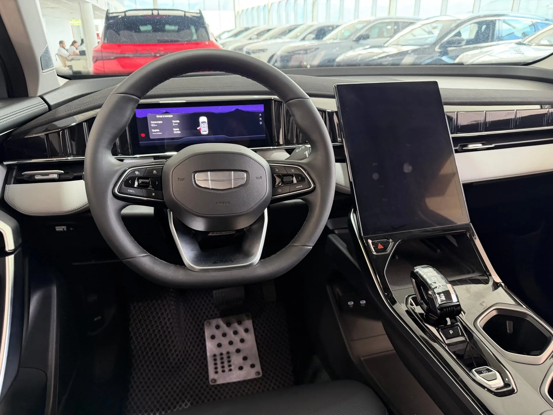 Geely Atlas — фото 11 из 44