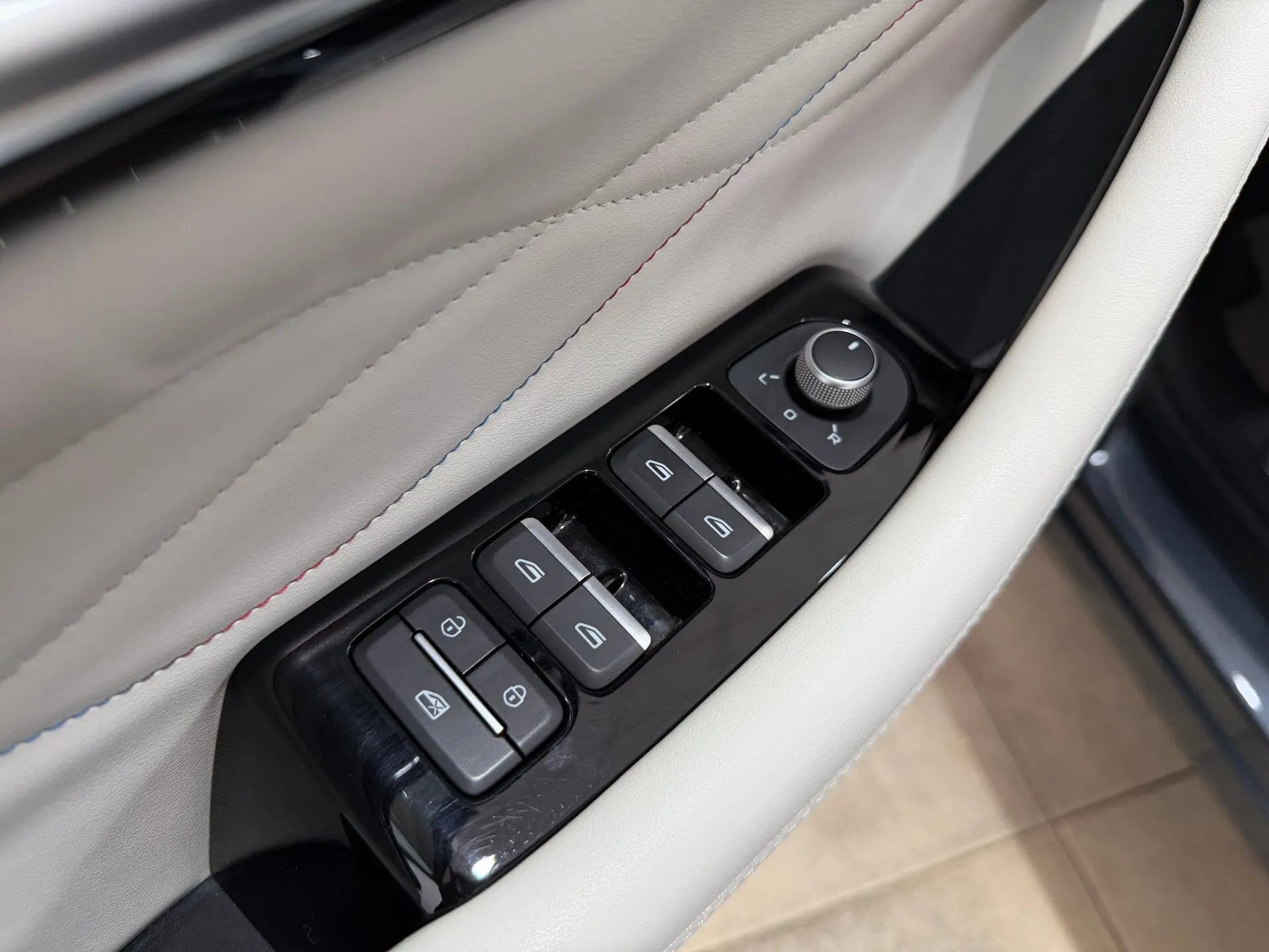 Geely Monjaro — фото 35 из 42