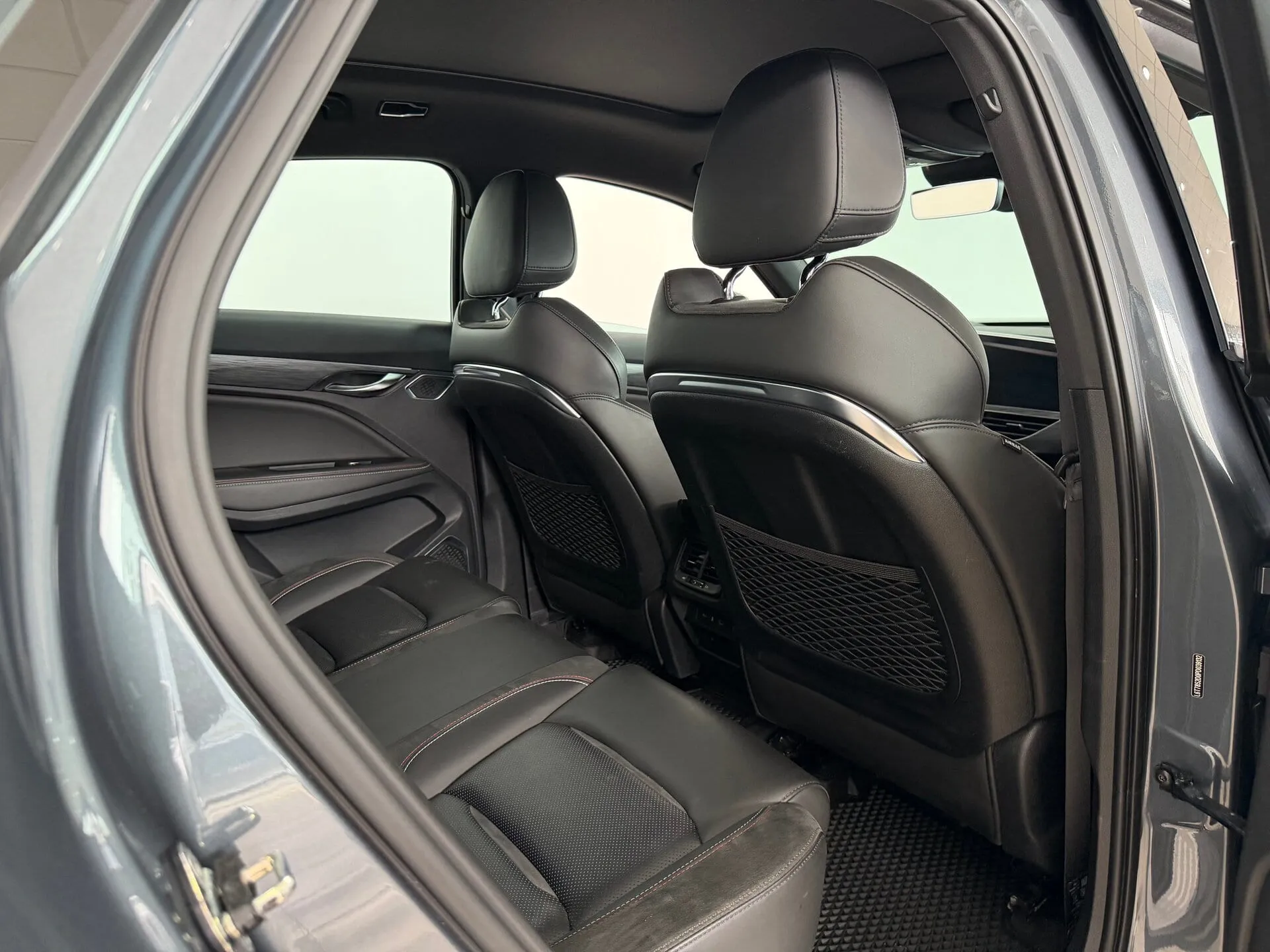 Geely Tugella — фото 27 из 41