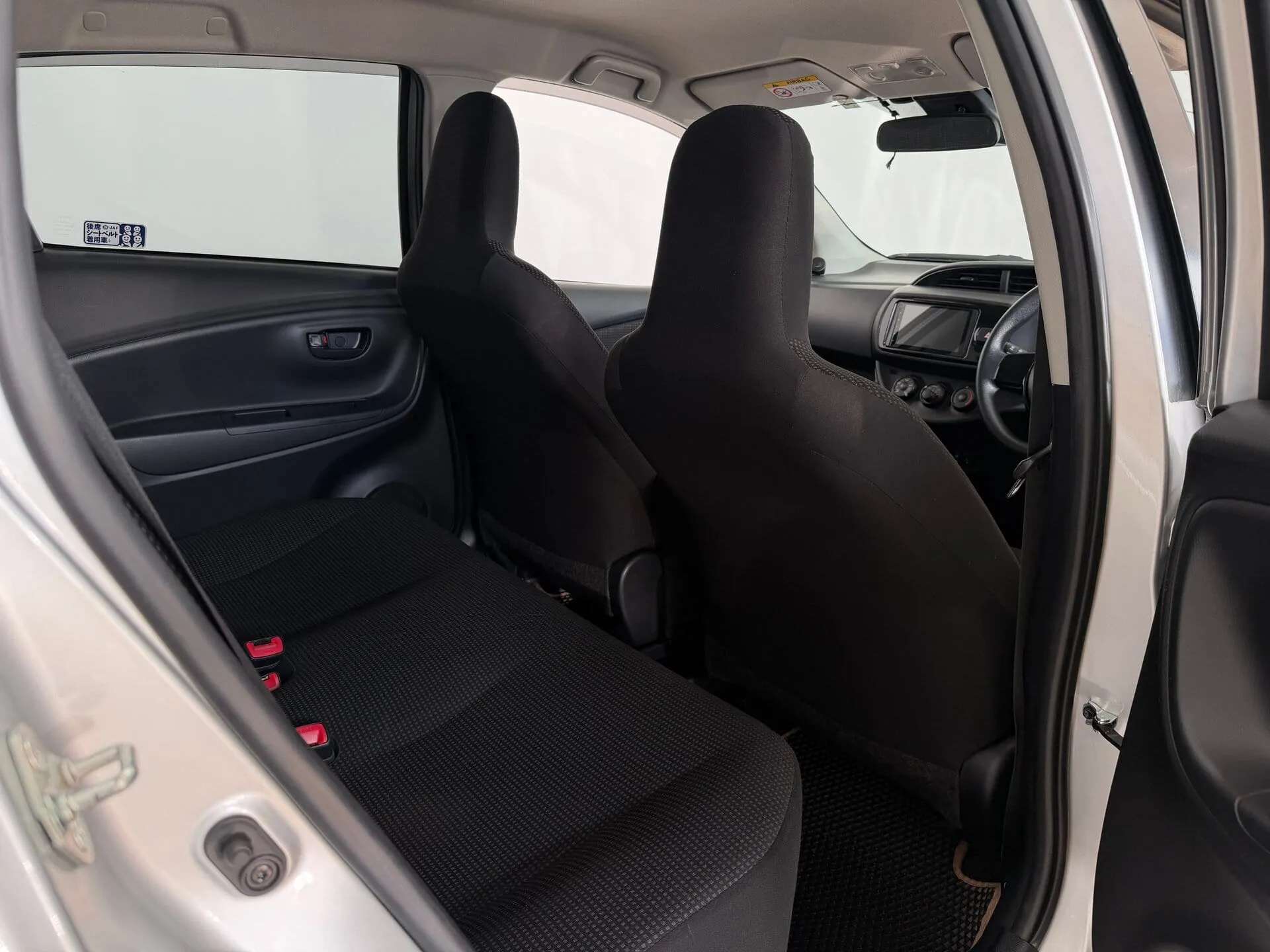Toyota Vitz — фото 24 из 33