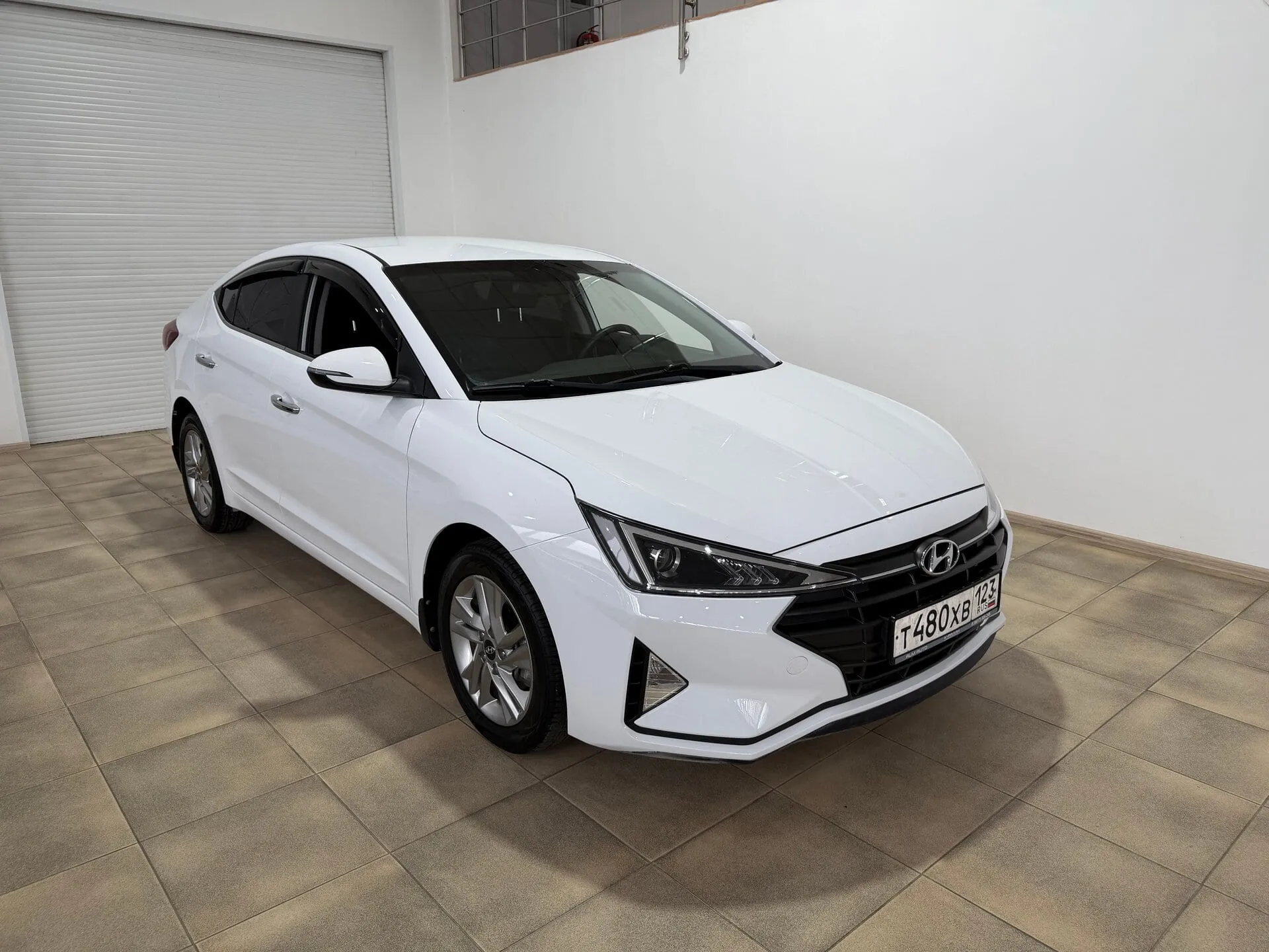 Hyundai Elantra — фото 2 из 34