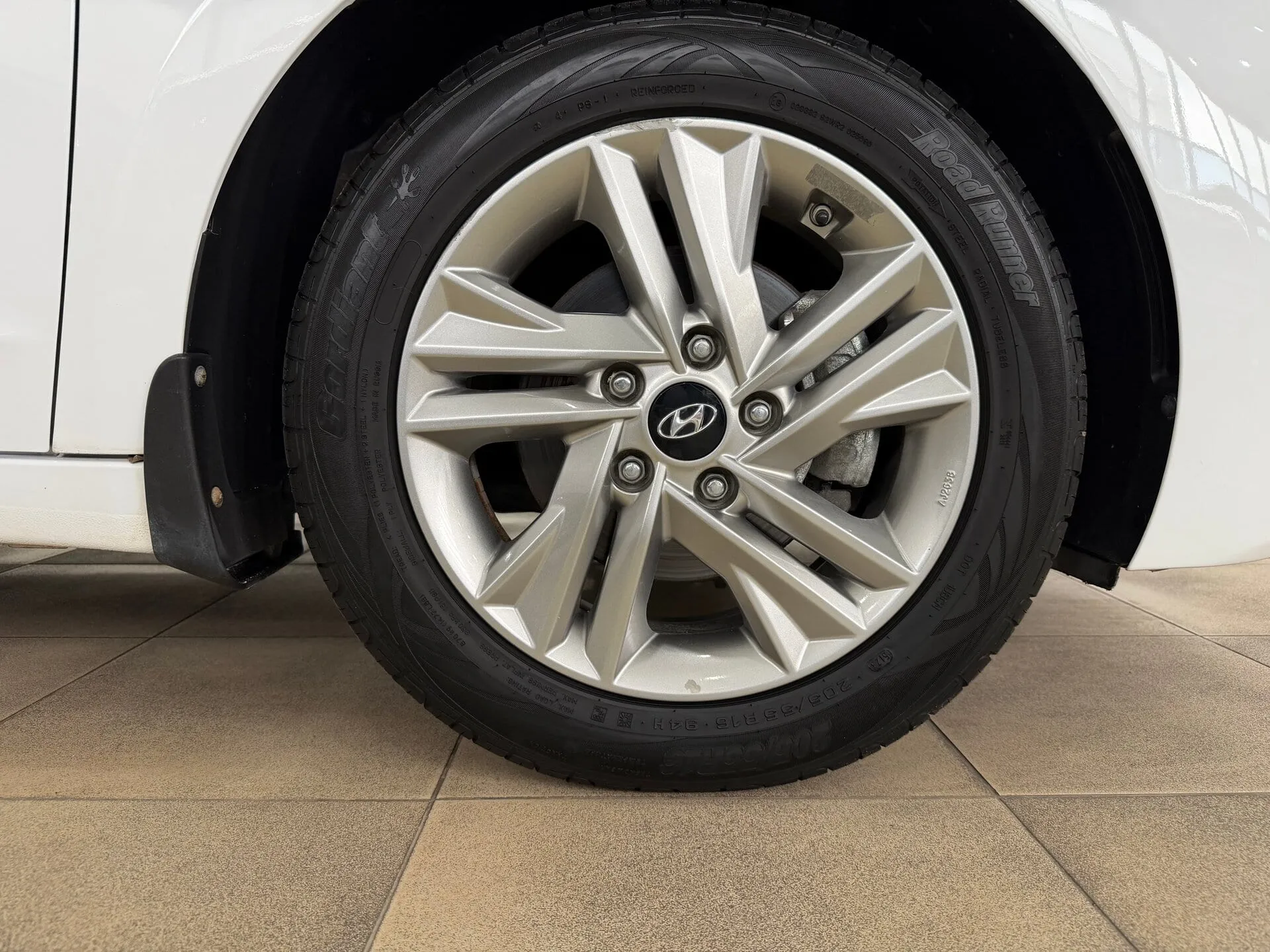 Hyundai Elantra — фото 33 из 34