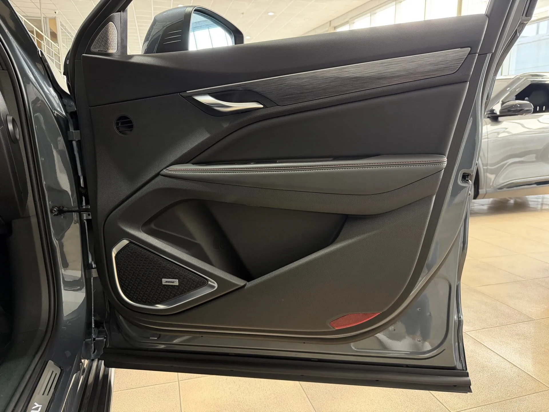Geely Tugella — фото 29 из 41