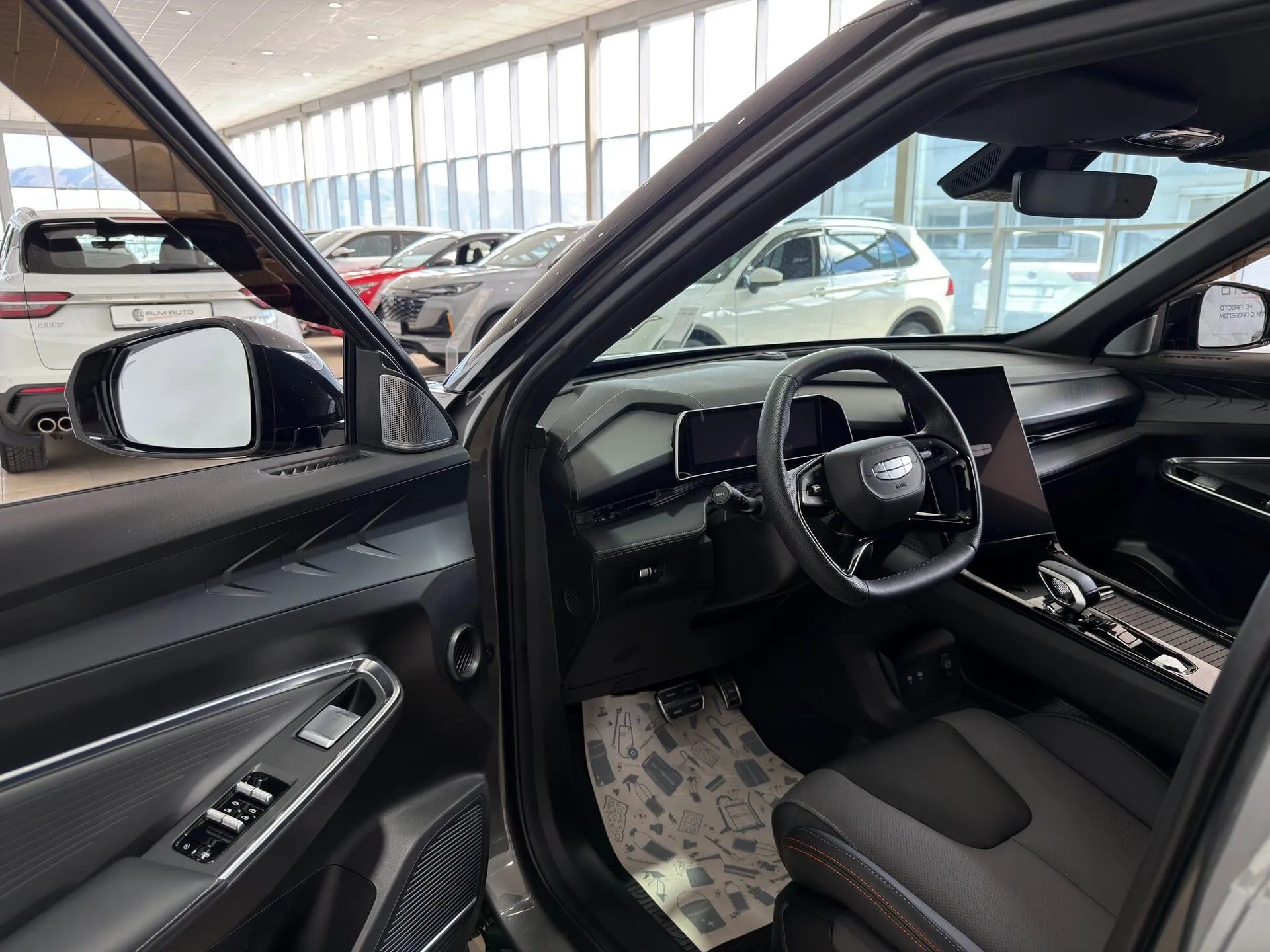 Geely Cityray — фото 8 из 39