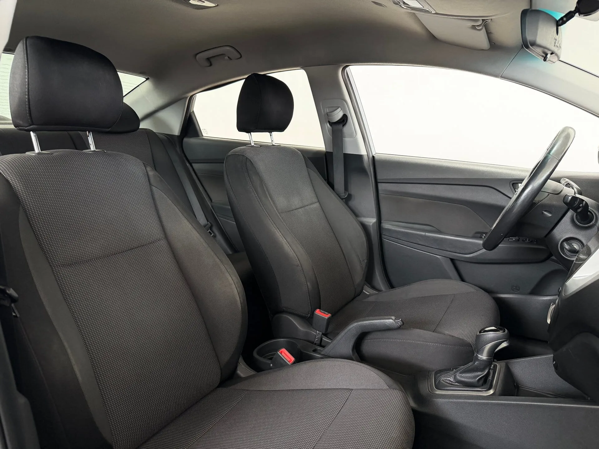 Hyundai Solaris — фото 27 из 34