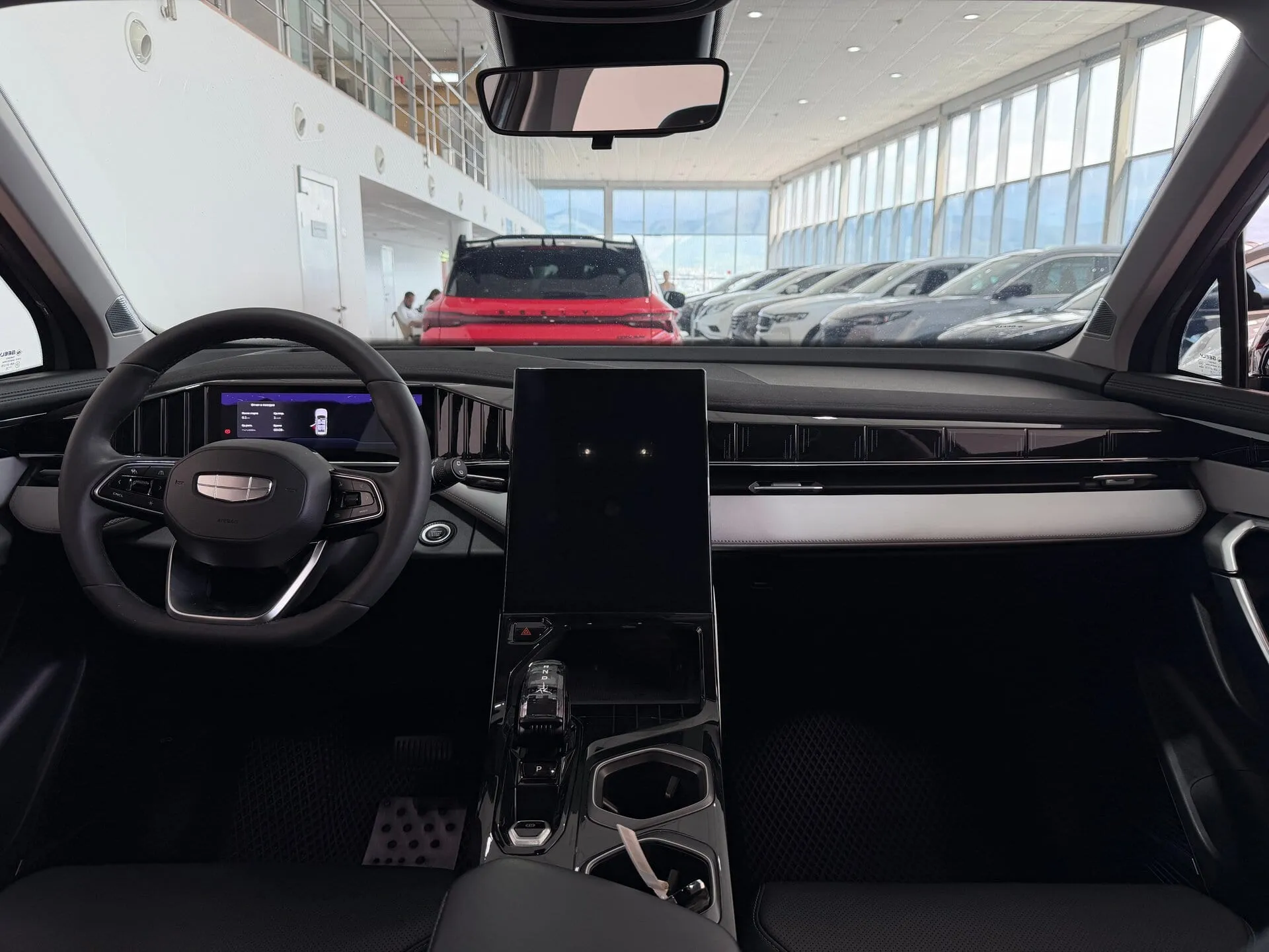 Geely Atlas — фото 9 из 44