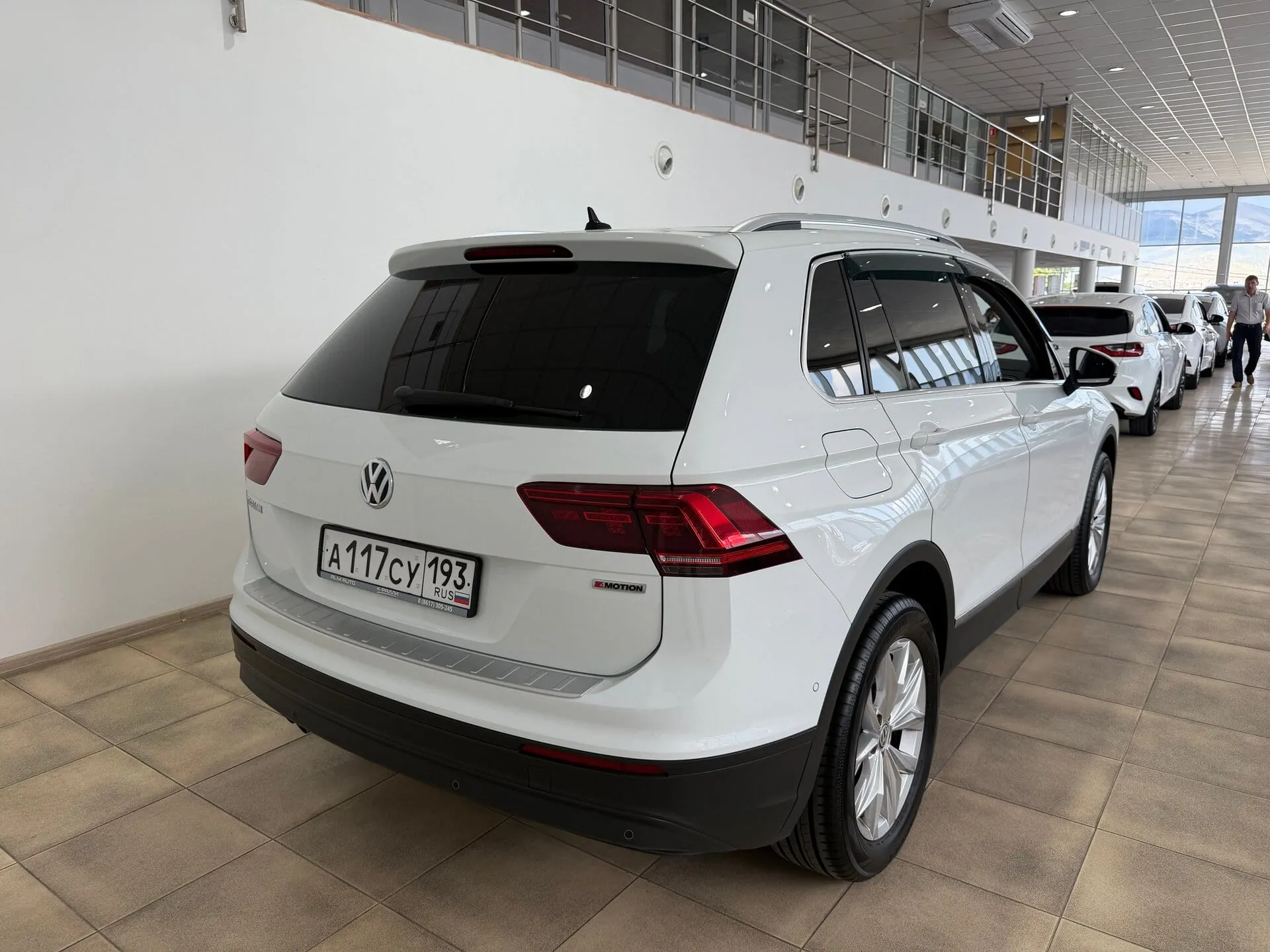 Volkswagen Tiguan — фото 4 из 37