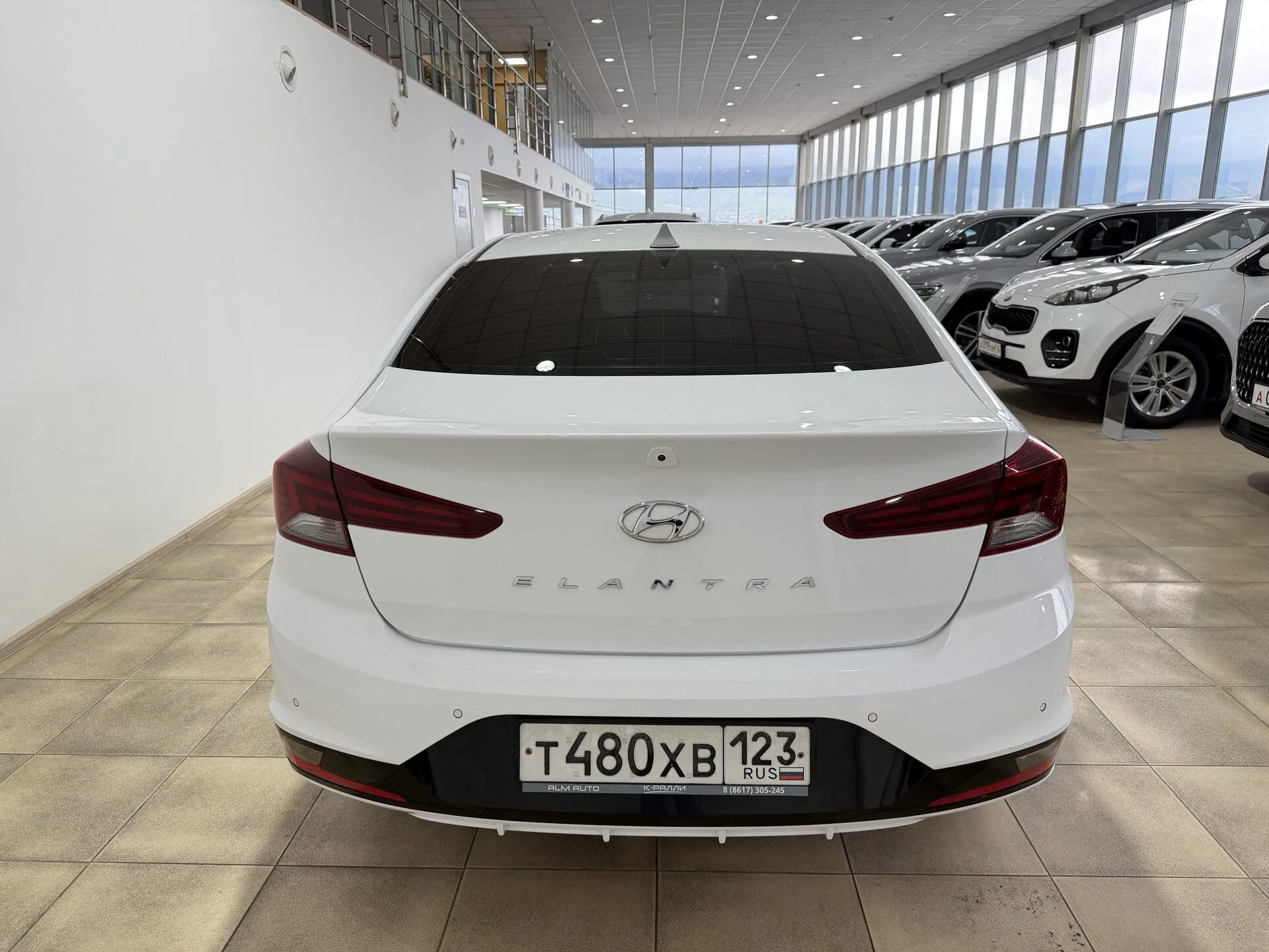 Hyundai Elantra — фото 5 из 34