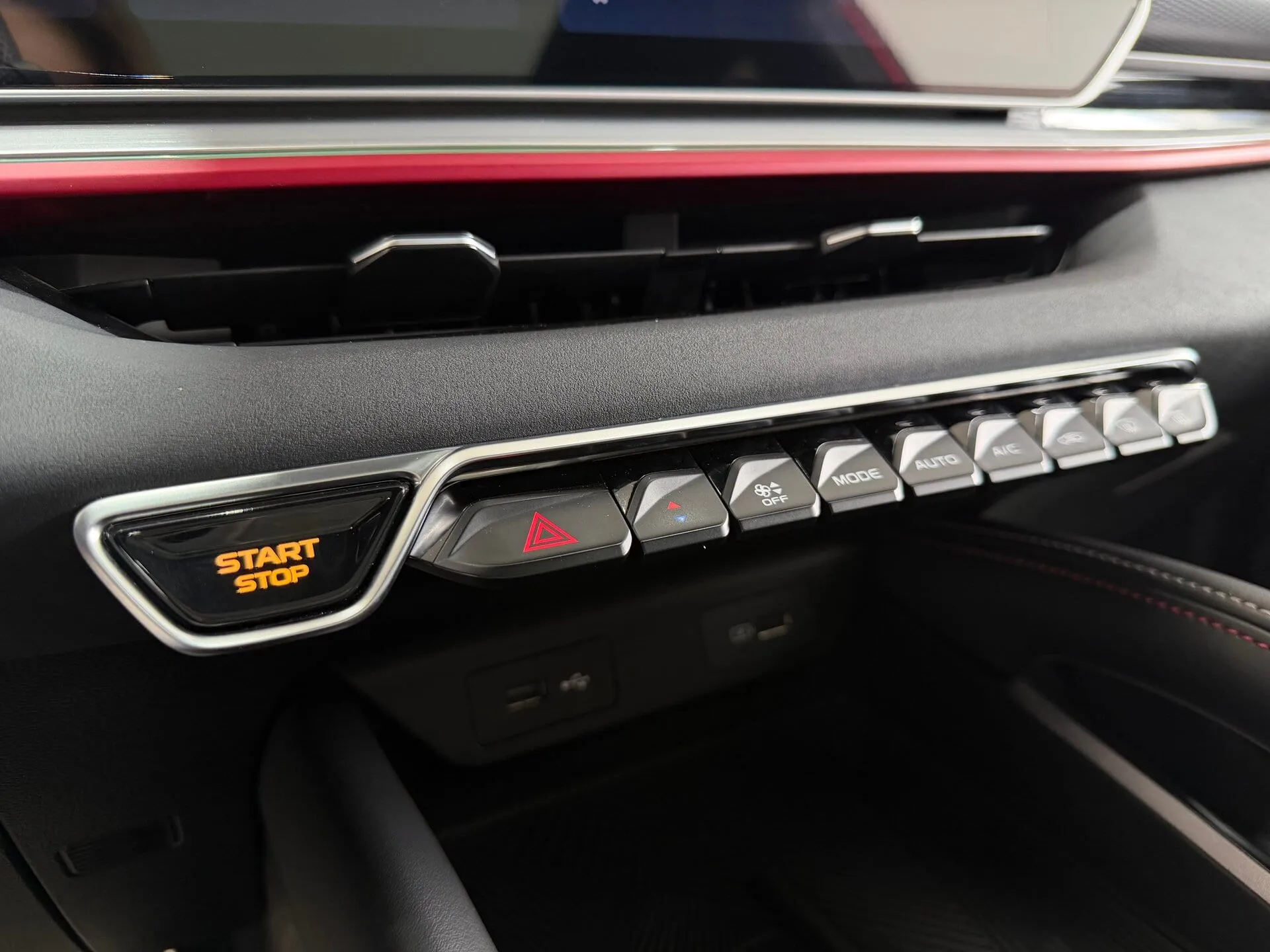 Geely Coolray — фото 36 из 40