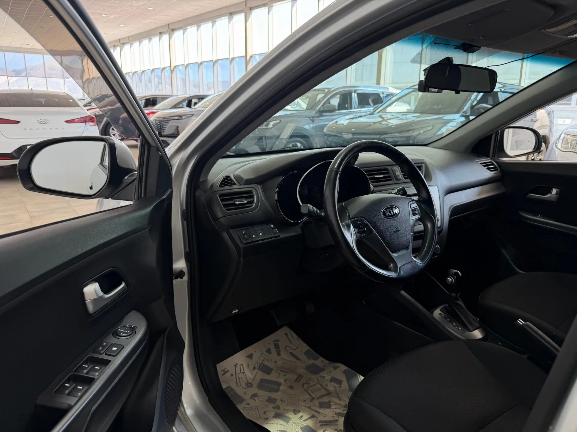 Kia Rio — фото 8 из 28