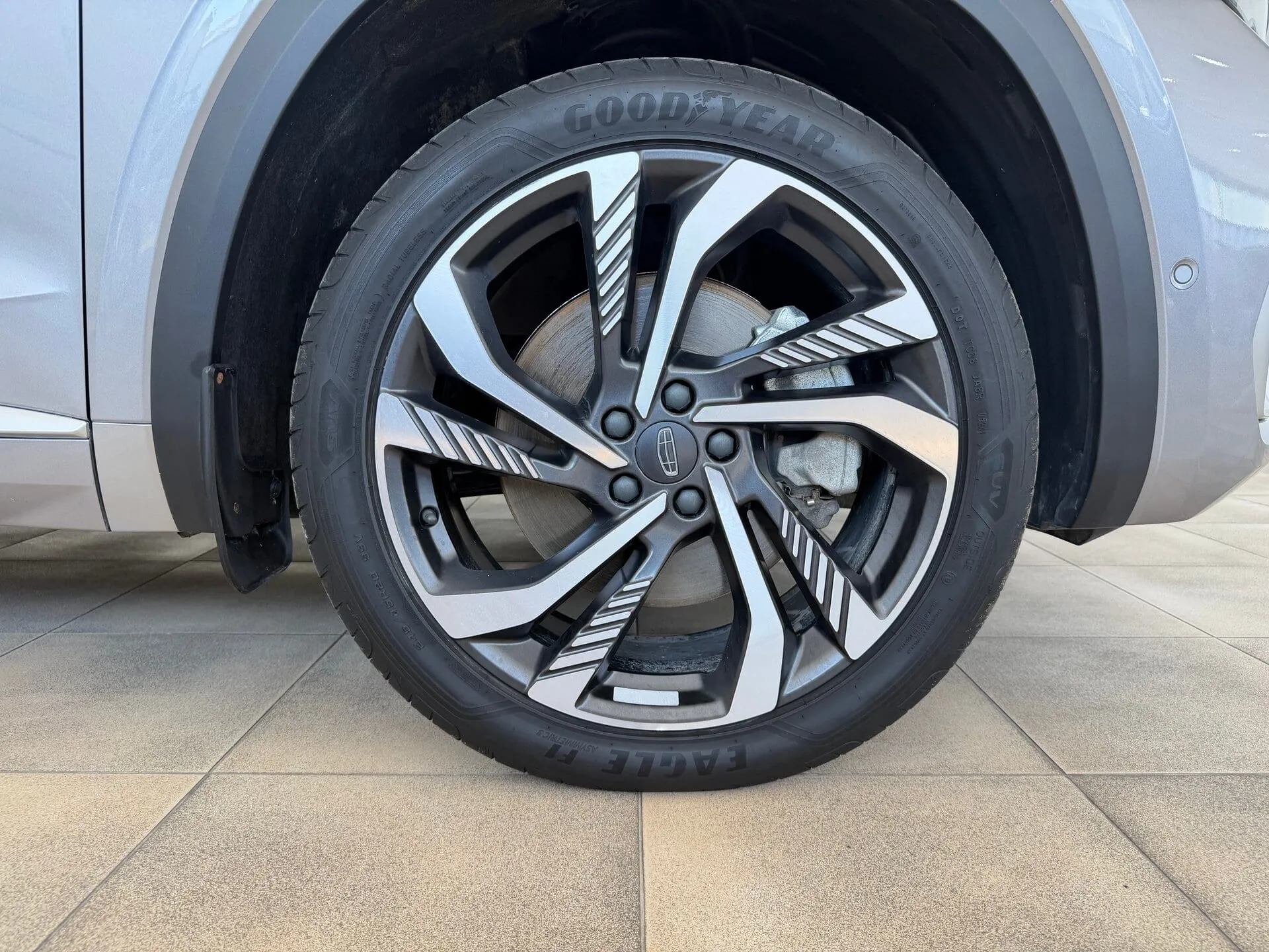 Geely Monjaro — фото 40 из 41
