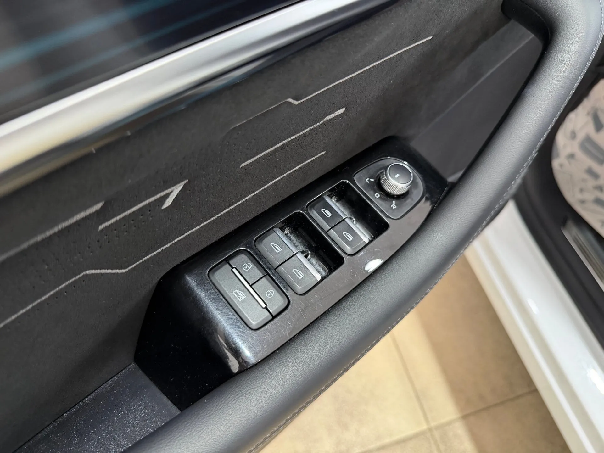 Geely Monjaro — фото 32 из 37