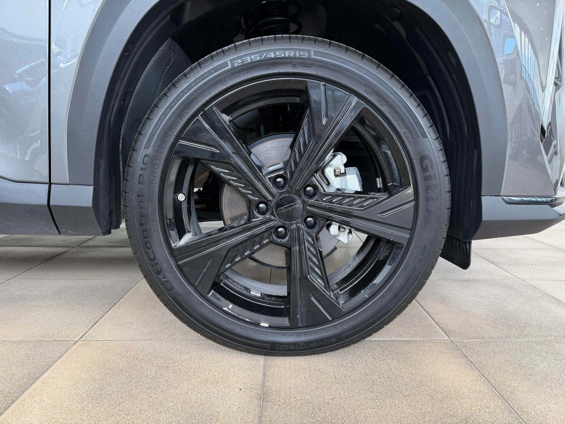 Geely Cityray — фото 38 из 39